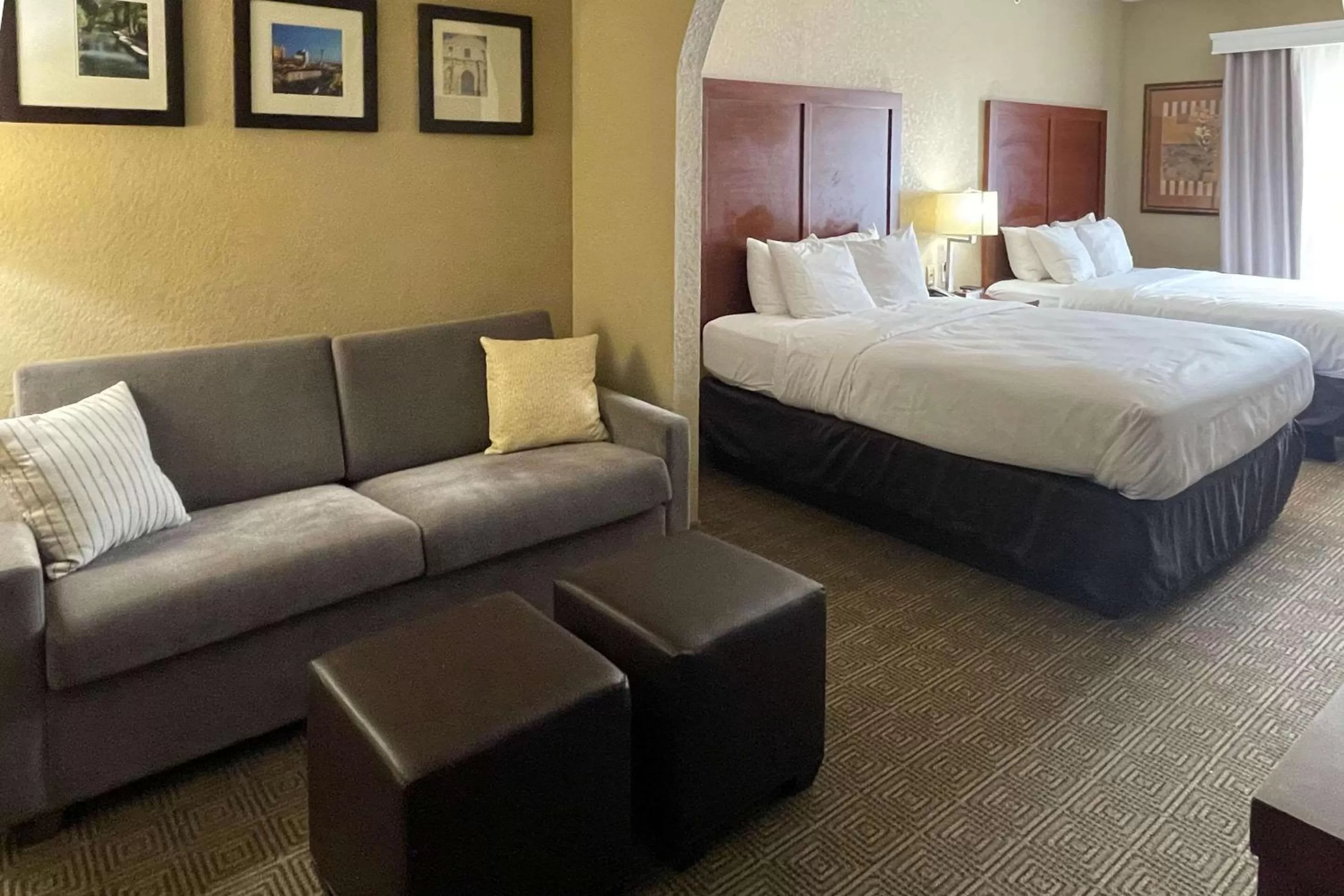 Bedroom, Bed in Comfort Suites San Antonio Near Seaworld