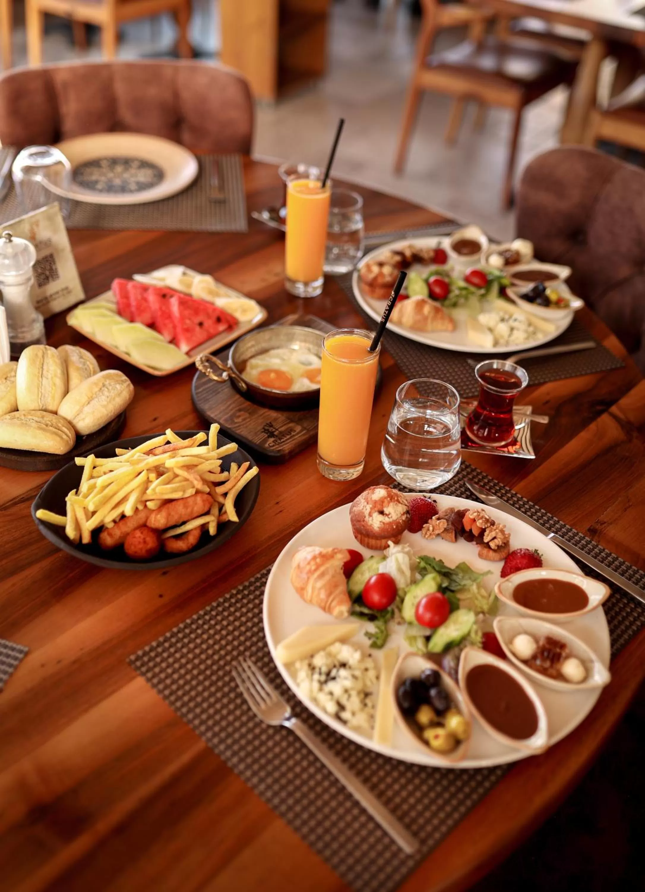 Restaurant/places to eat in Cratus Stone Palace