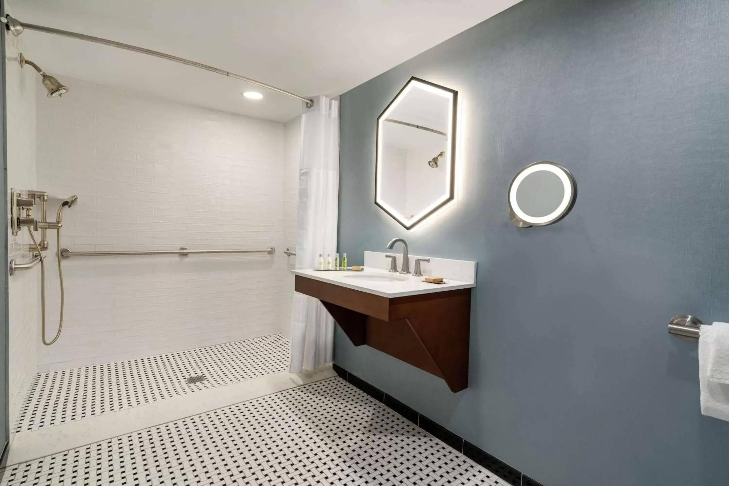 Queen Room with Two Queen Beds, Balcony and Partial Ocean View - Mobility/Hearing Accessible in DoubleTree by Hilton Ocean City Oceanfront Queen Room with Two Queen Beds, Balcony and Partial Ocean View - Mobility/Hearing Accessible in DoubleTree by Hilton Ocean City Oceanfront