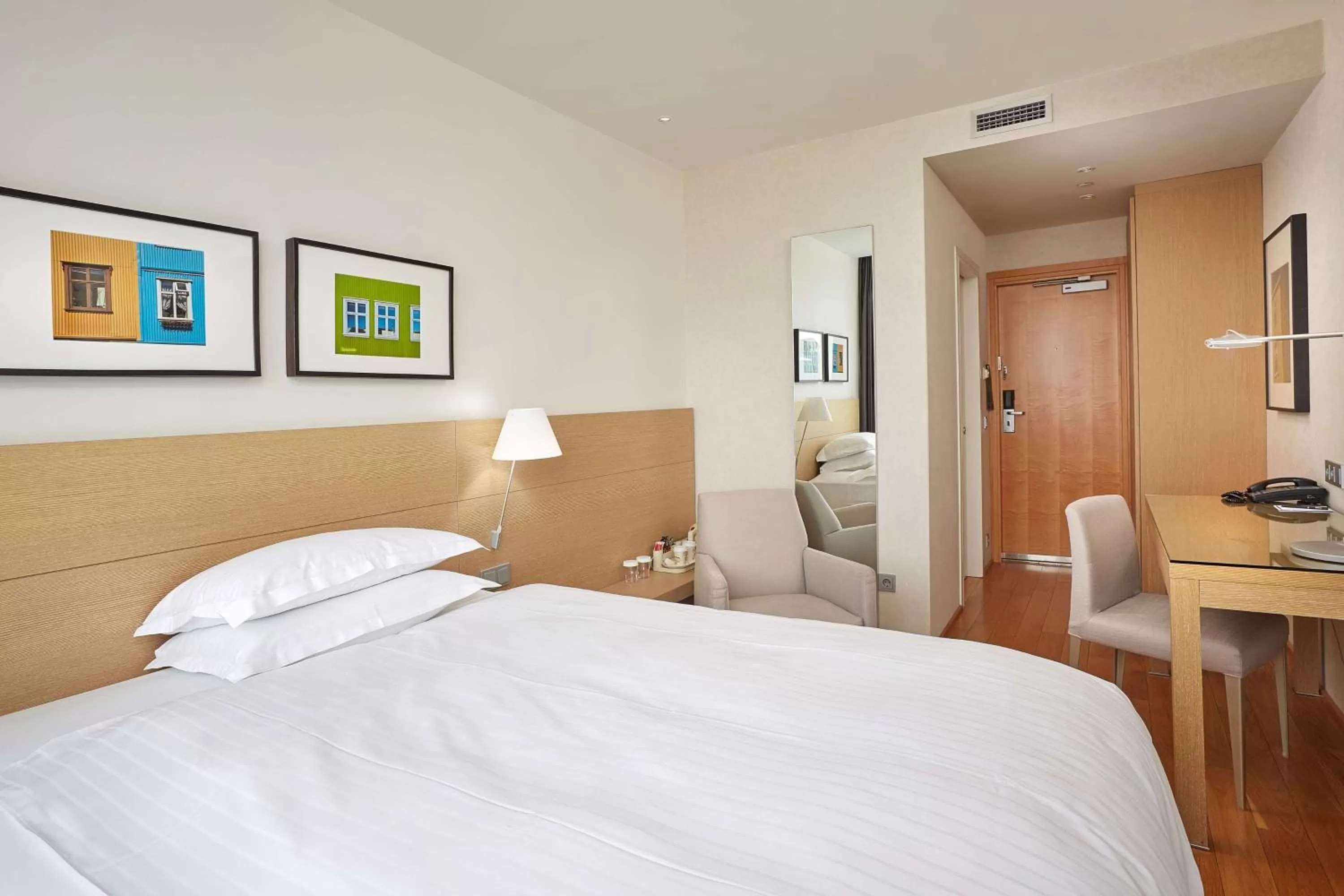 Bedroom, Bed in Hilton Reykjavik Nordica