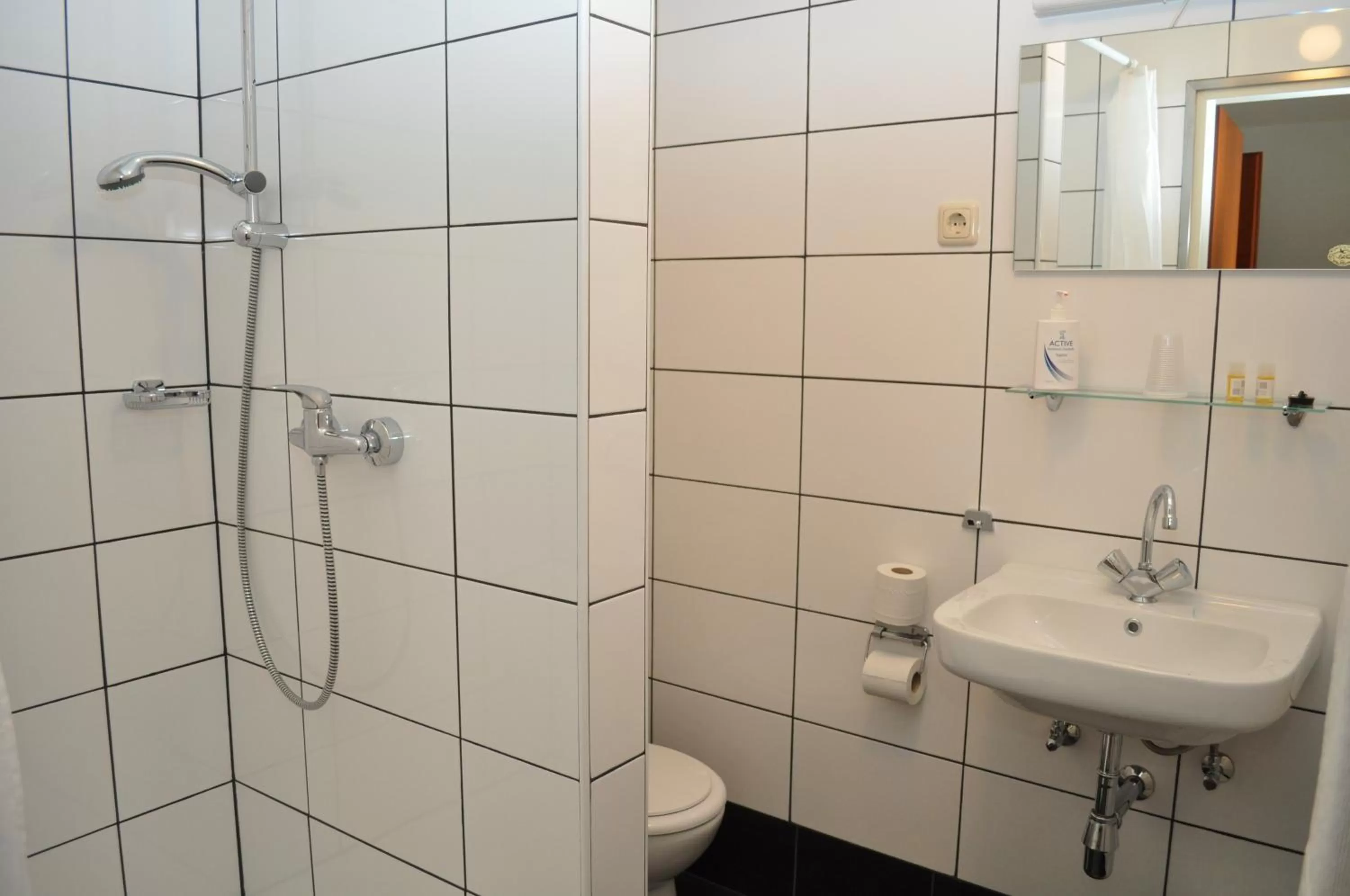 Shower in Hotel en Grand Café De Pauw
