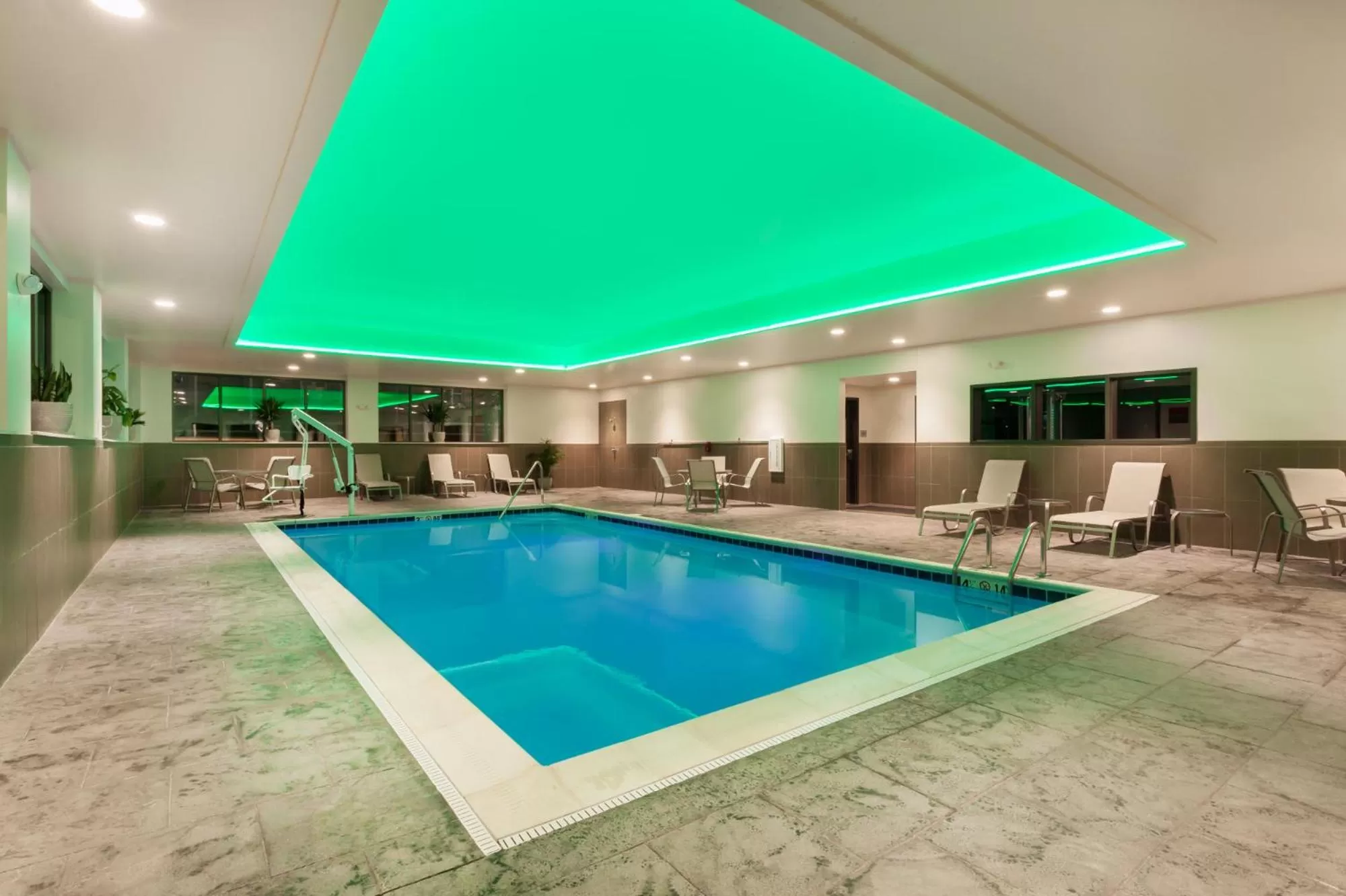 Swimming pool in Wingate by Wyndham Altoona Downtown/Medical Center