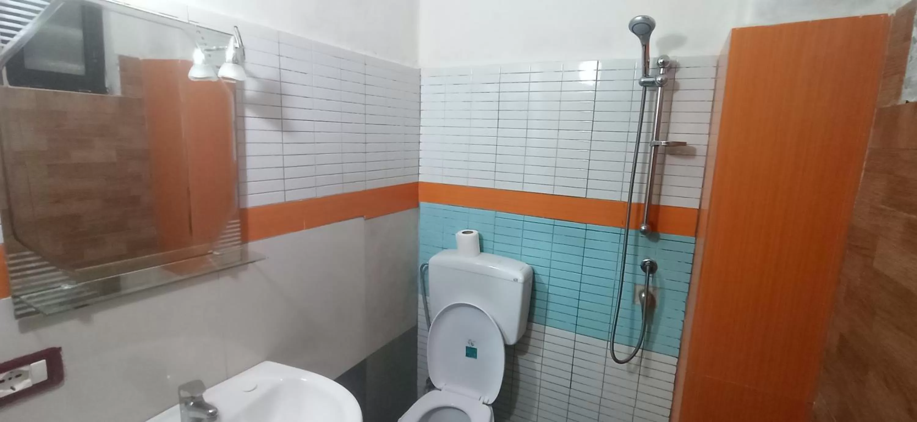 Bathroom in Maxola's Dream Orikum