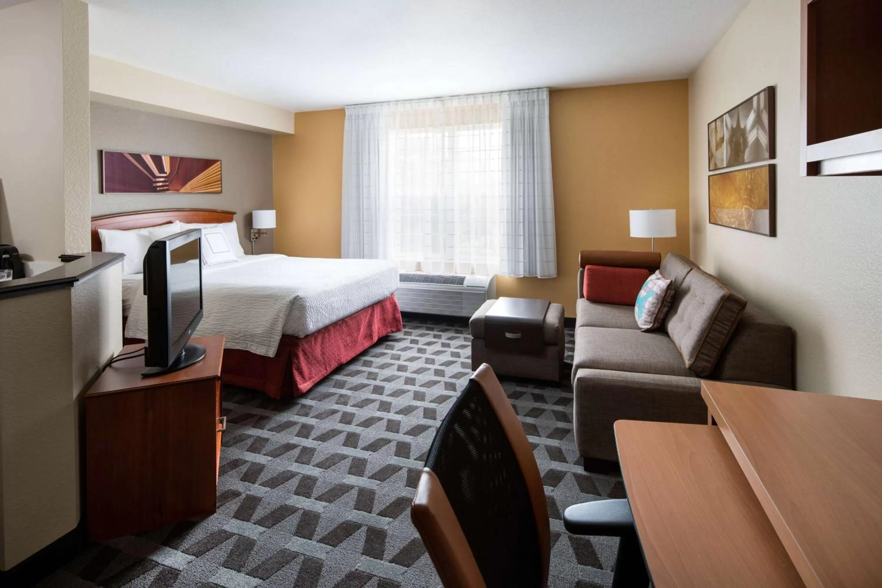 Photo of the whole room, Bed in Sonesta Simply Suites Seattle Renton