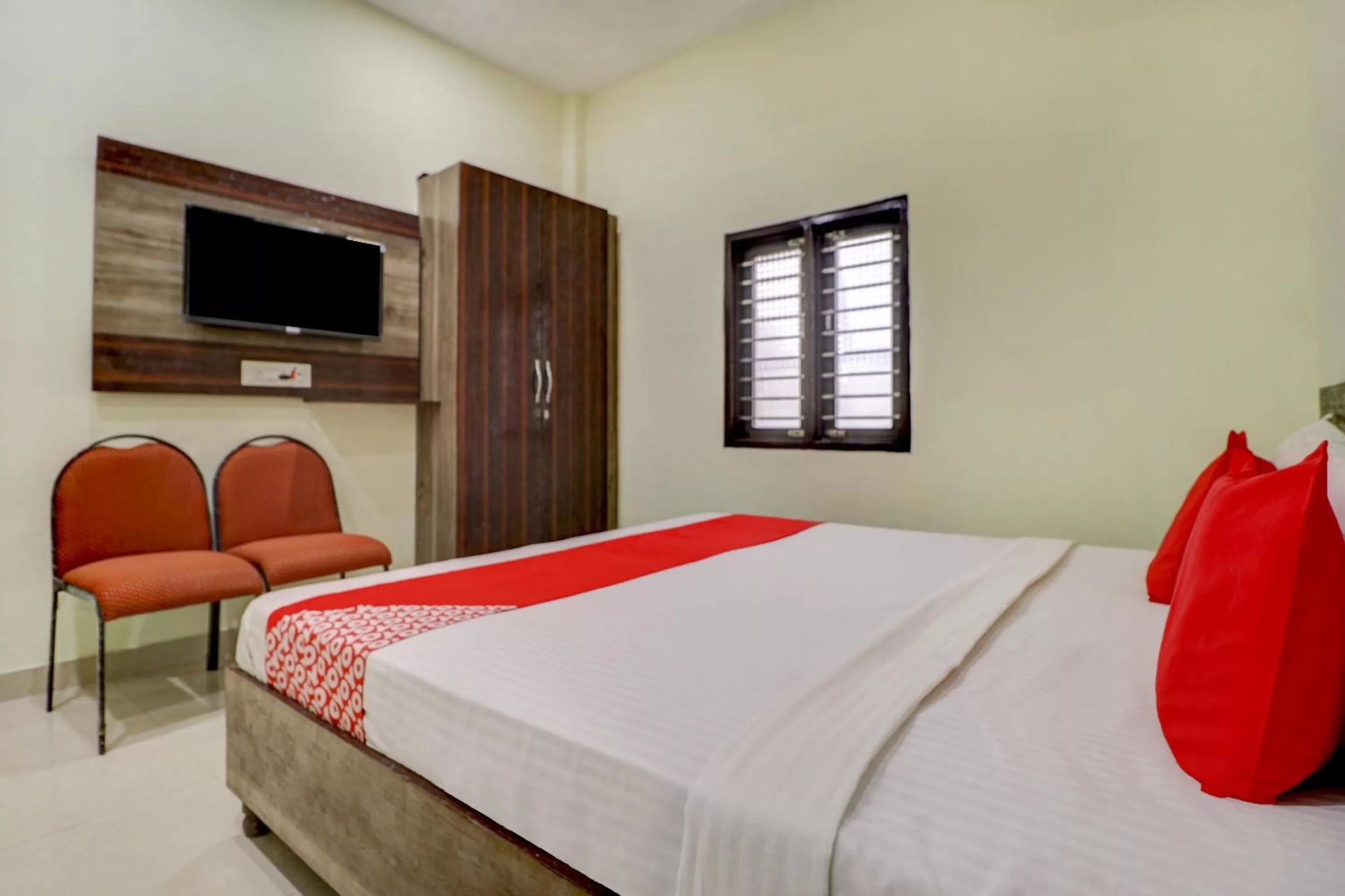 Bedroom, Bed in OYO Flagship 77562 Hotel Kabir