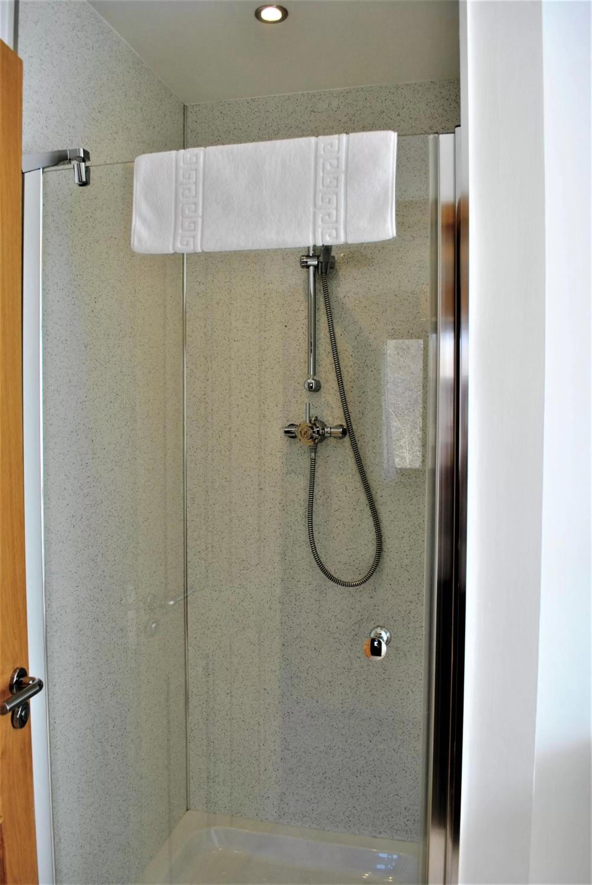 Shower in Orchard House Bed and Breakfast