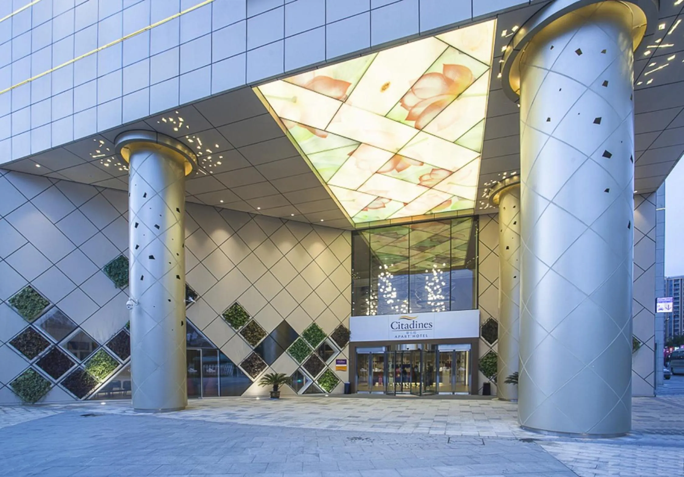 Facade/entrance in Citadines Intime City Hangzhou