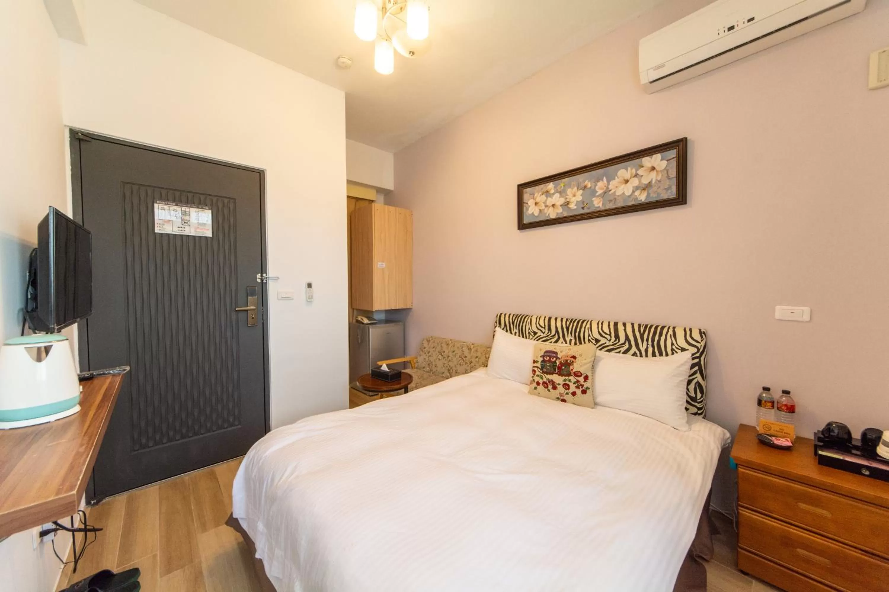 Decorative detail, Bed in Jinguann B&B