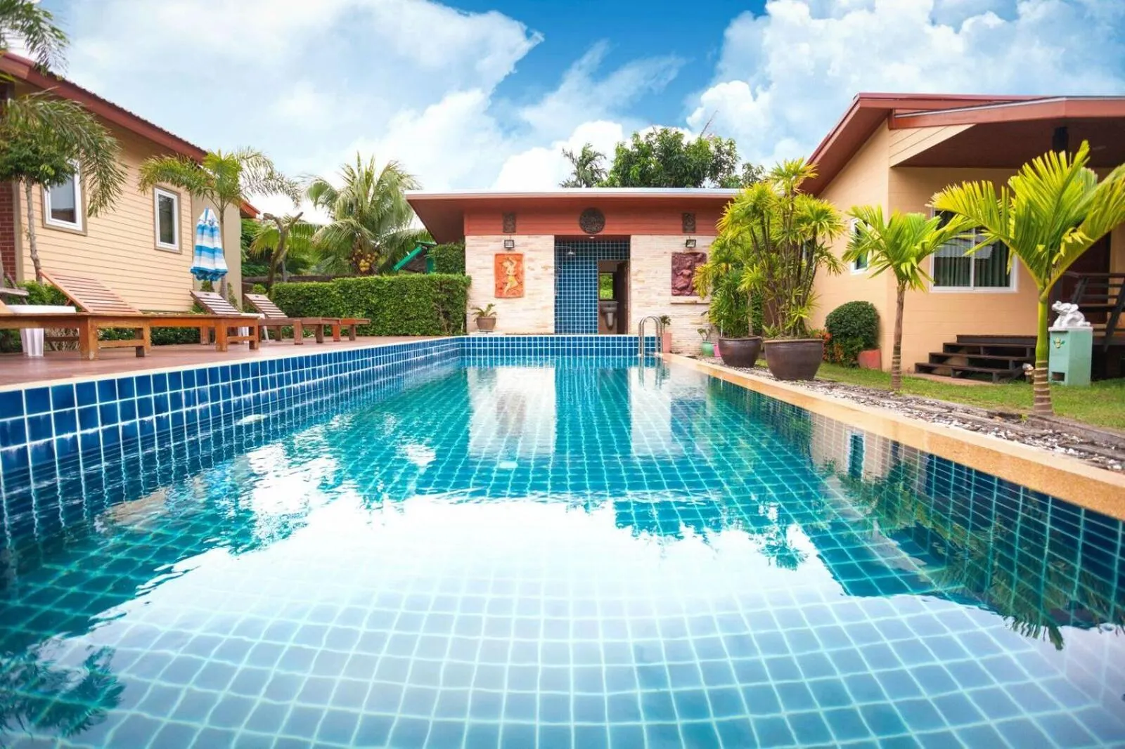 Swimming pool in Siray Green Resort