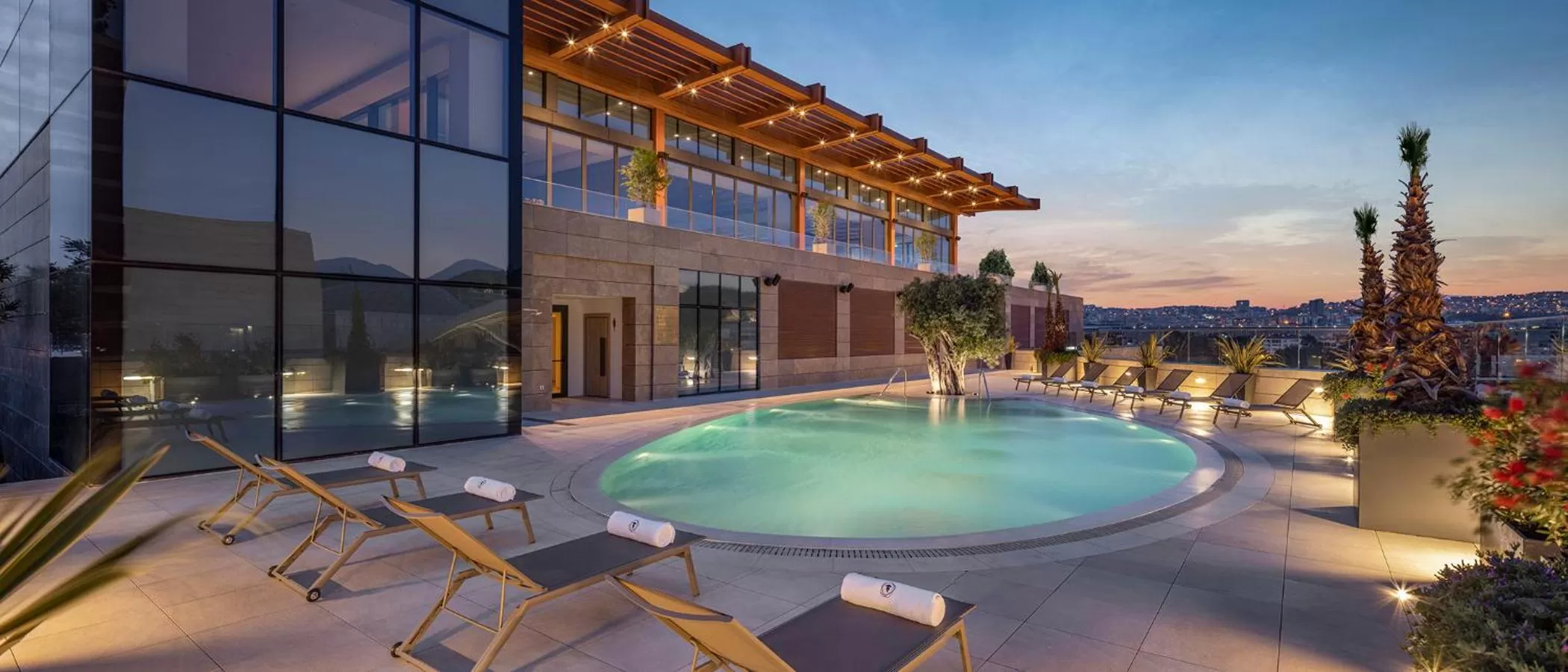 Swimming pool in Hyatt Regency Izmir IstinyePark