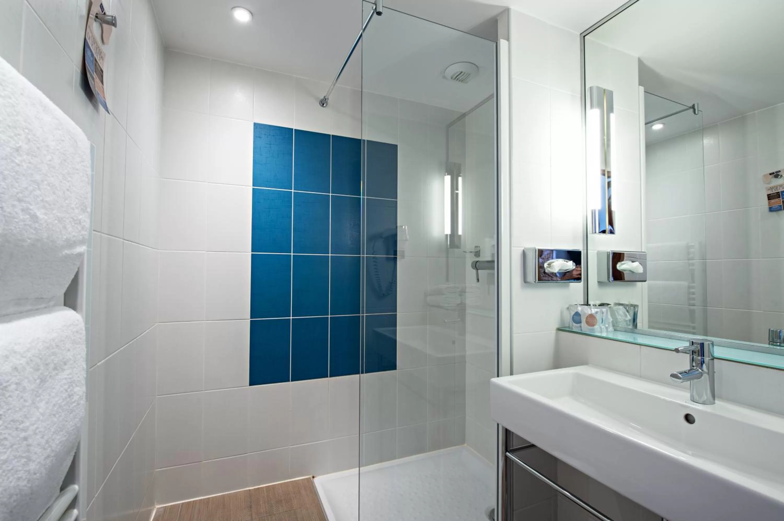 Bathroom in Hôtel Mercure Toulon La Seyne-Sur-Mer