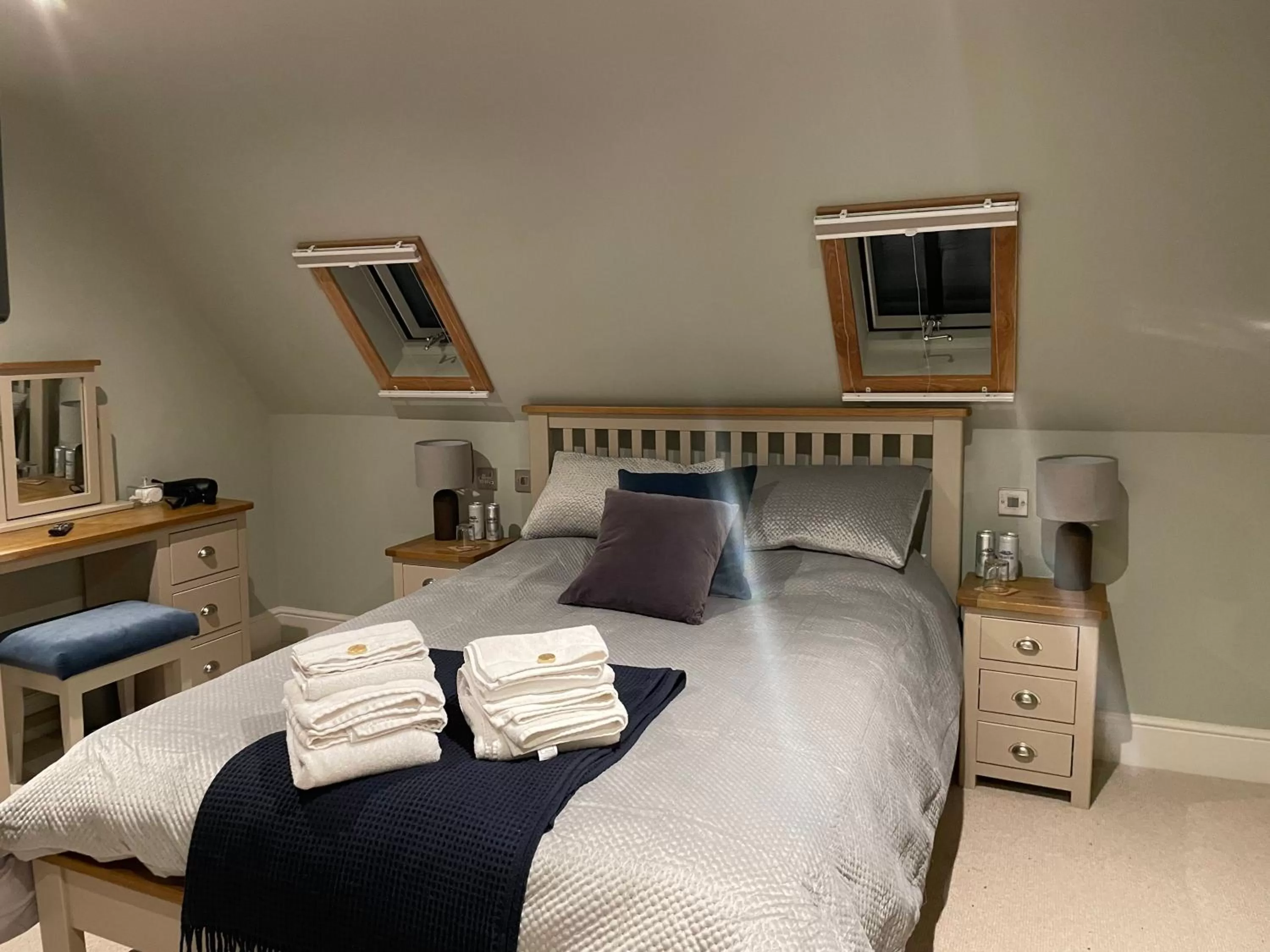 Bedroom, Bed in The Red Lion Charing Heath