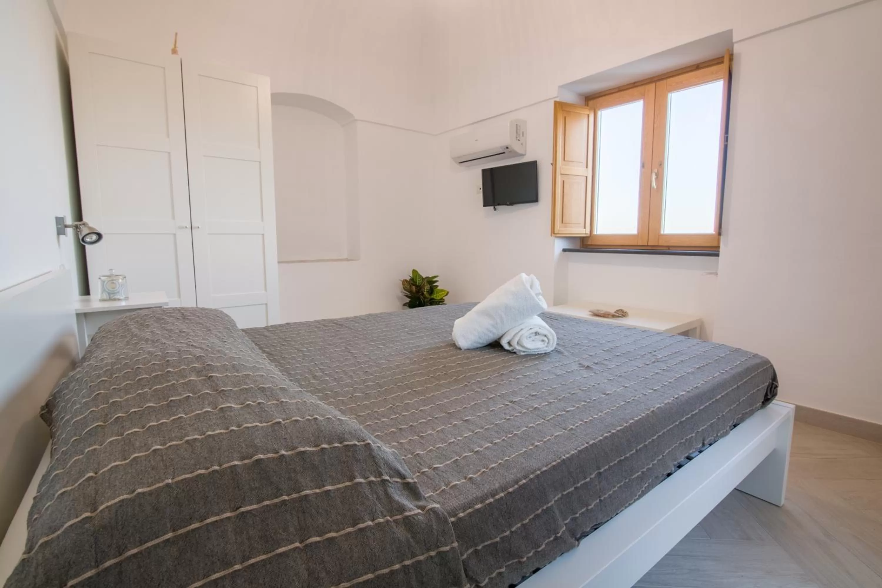 Photo of the whole room, Bed in Villa Mariagiovanna