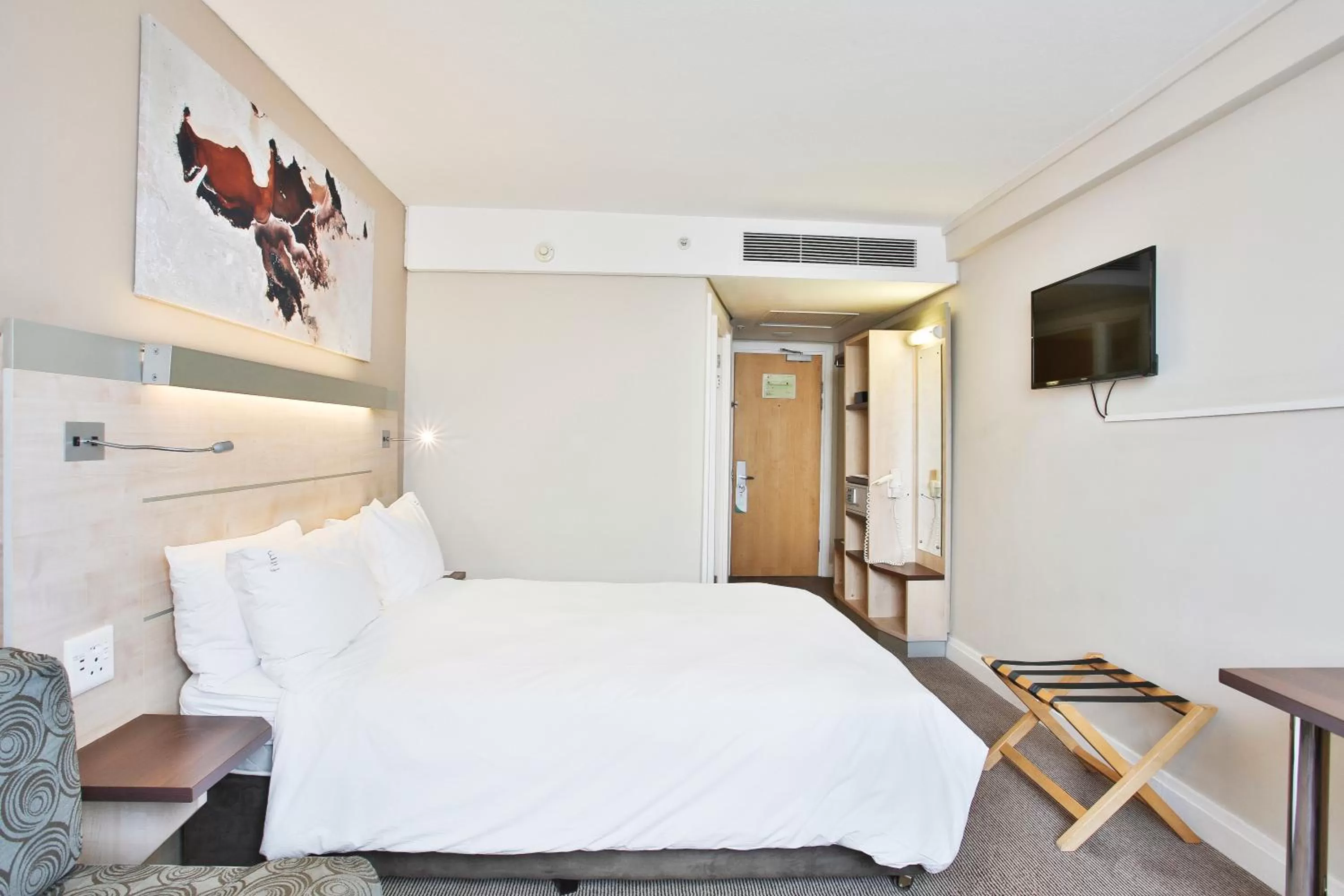 Bedroom, Bed in RH Hotel & Apartments - Pretoria