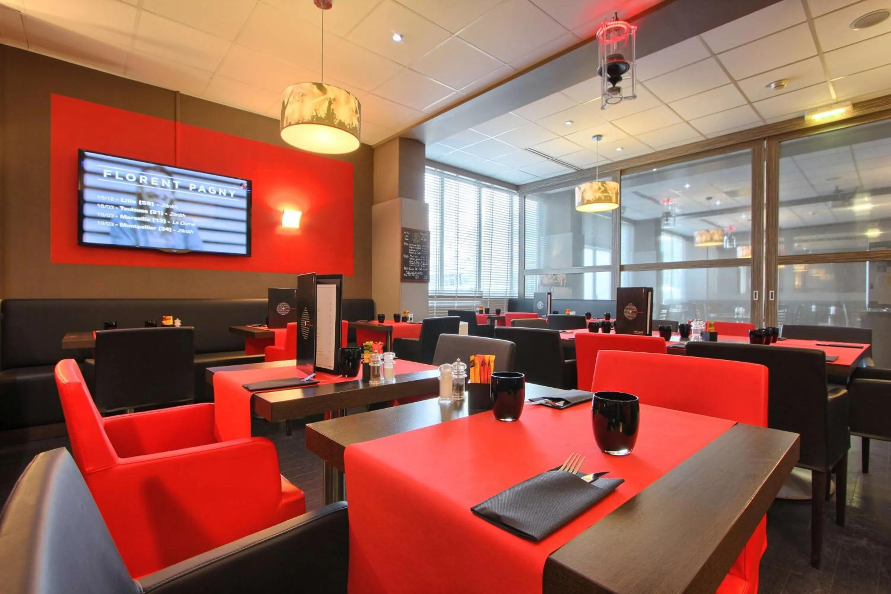 Lounge or bar in Best Western Plus Paris Orly Airport