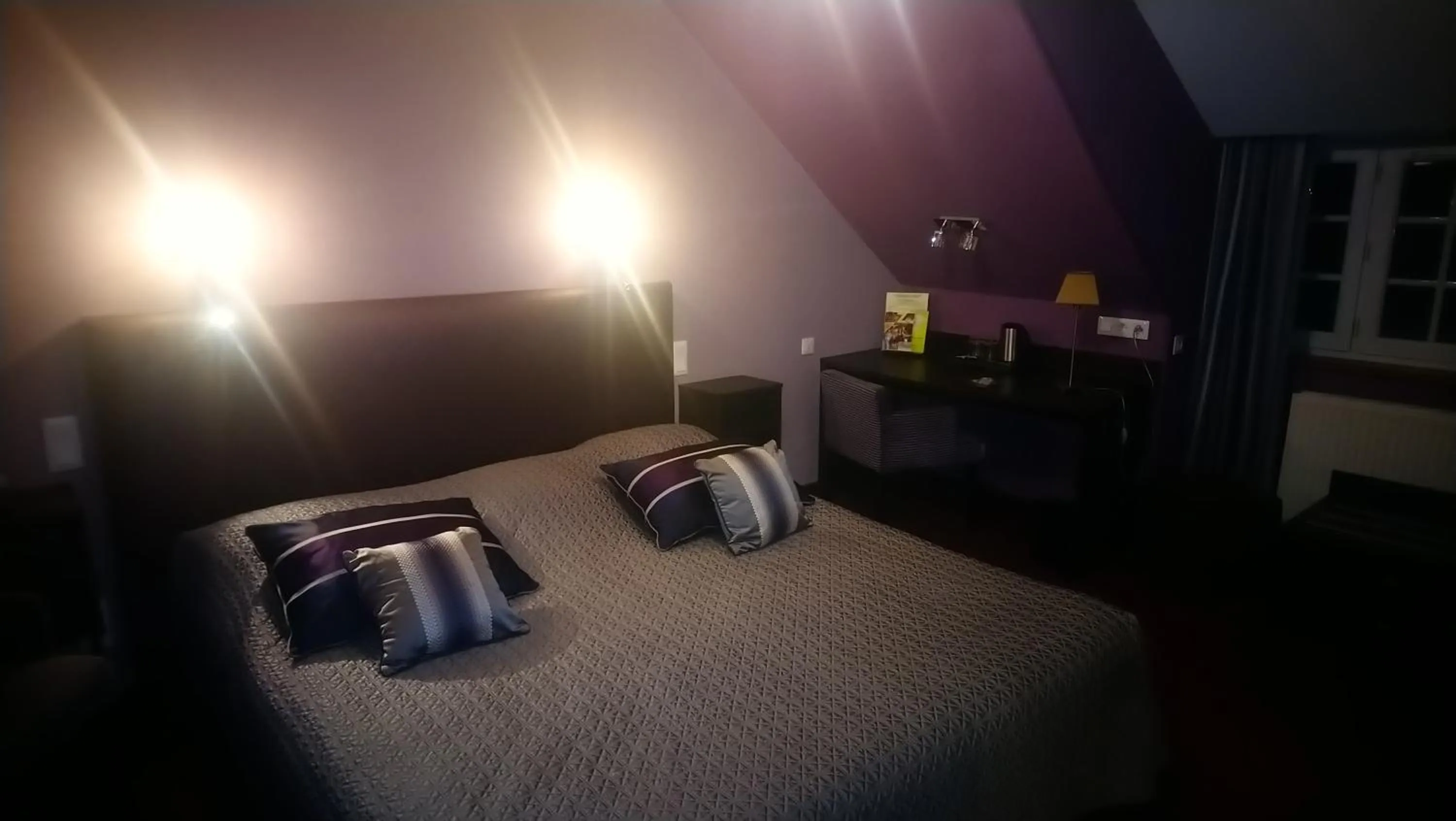 Bed in Hôtel de La Croix d'Or