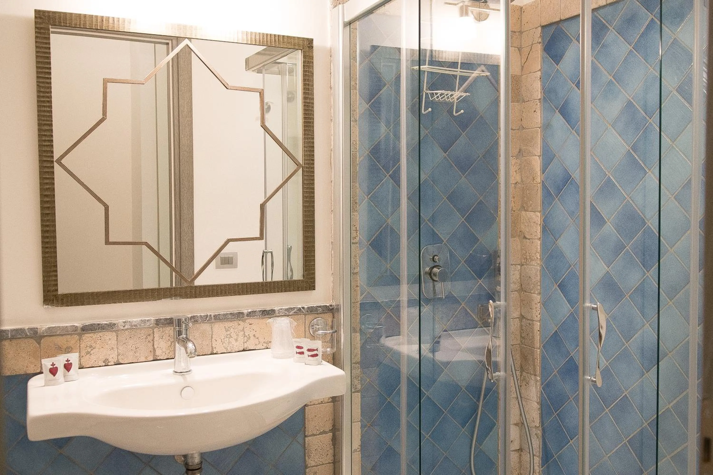 Shower in Hotel Cutimare - Aeolian Charme