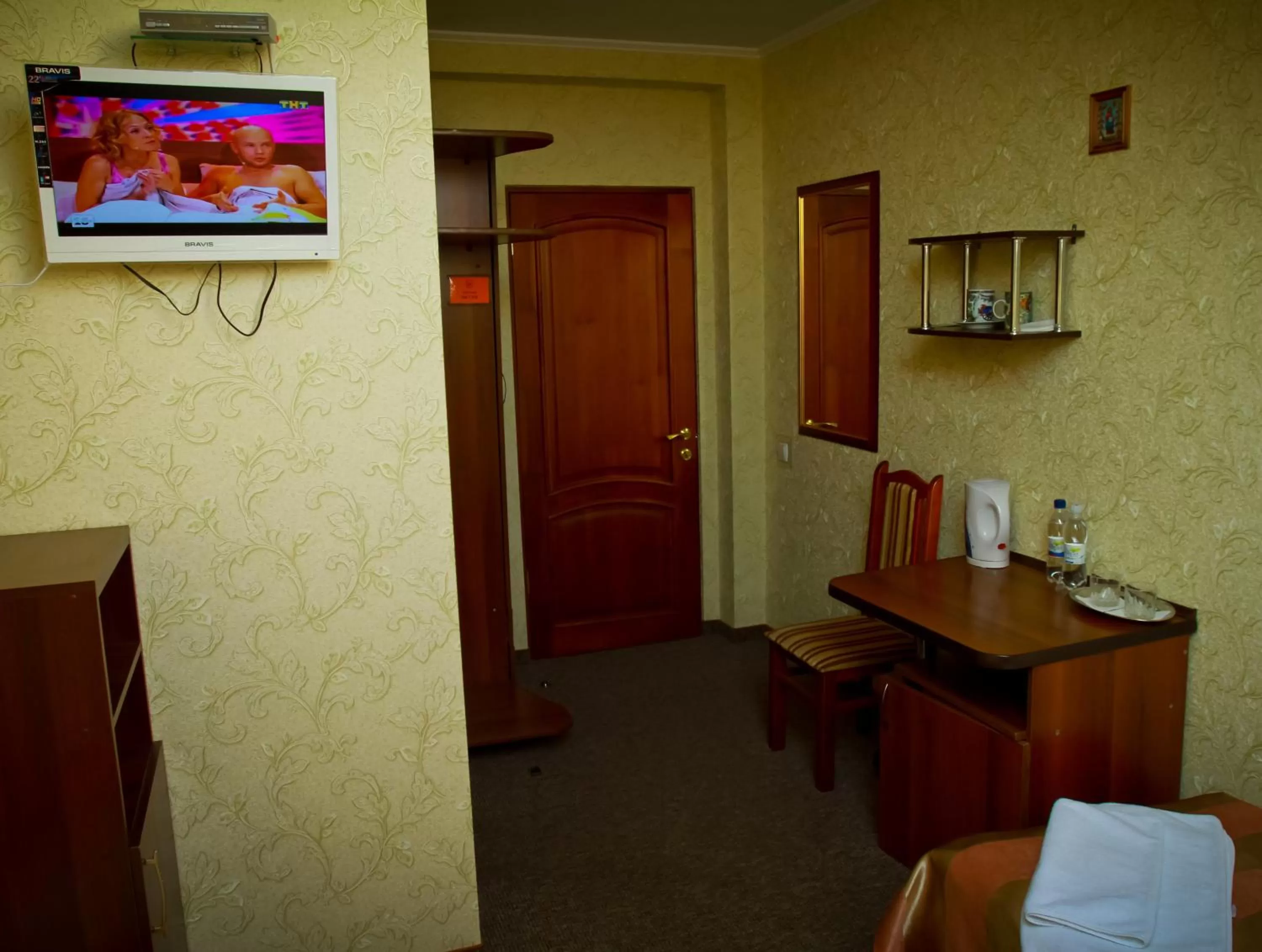 Shower, TV/Entertainment Center in Motel Kurortnyy & SPA