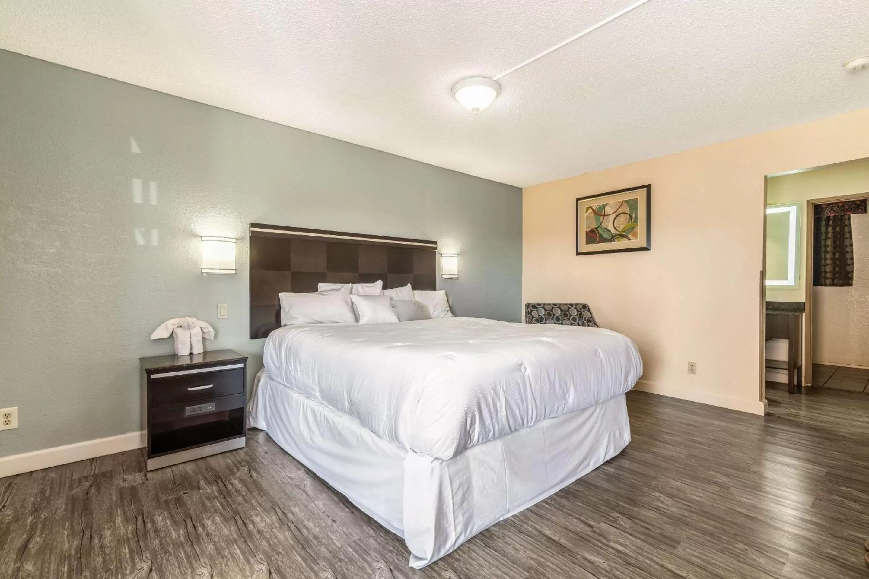 Photo of the whole room, Bed in Rodeway Inn Barstow Route 66