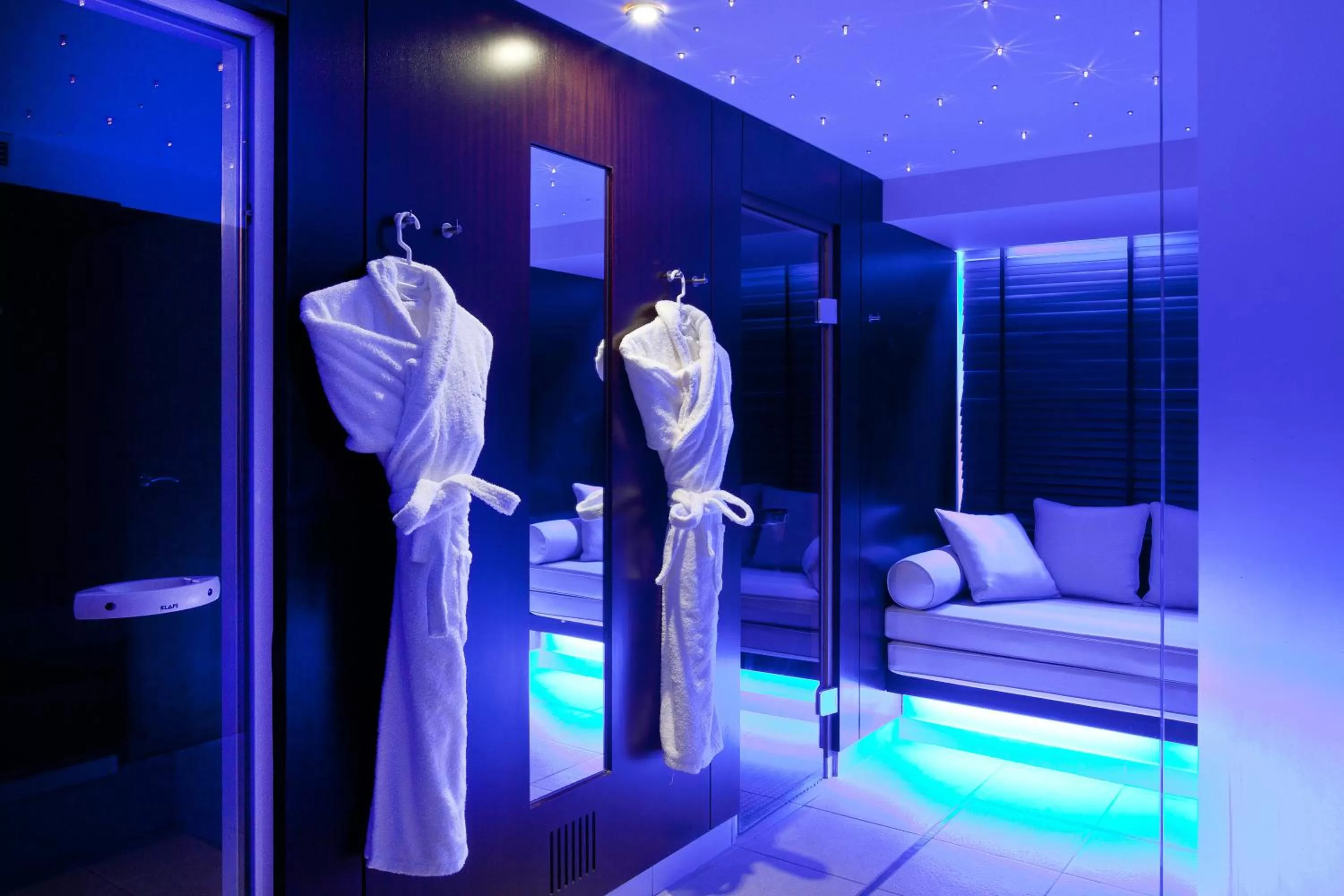 Property building in Hôtel Etoile Maillot