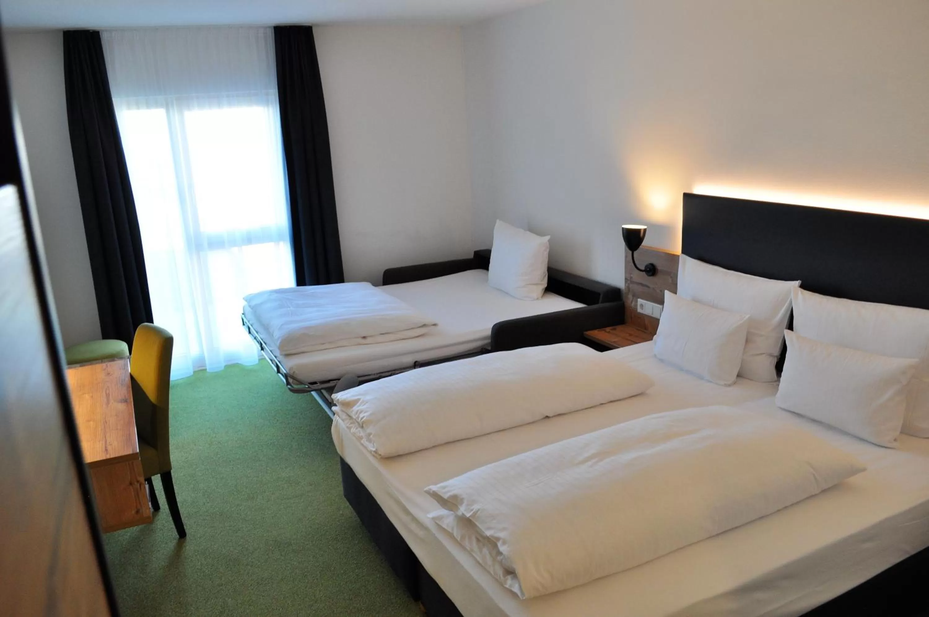 Photo of the whole room, Bed in Alb Inn - Hotel & Apartments