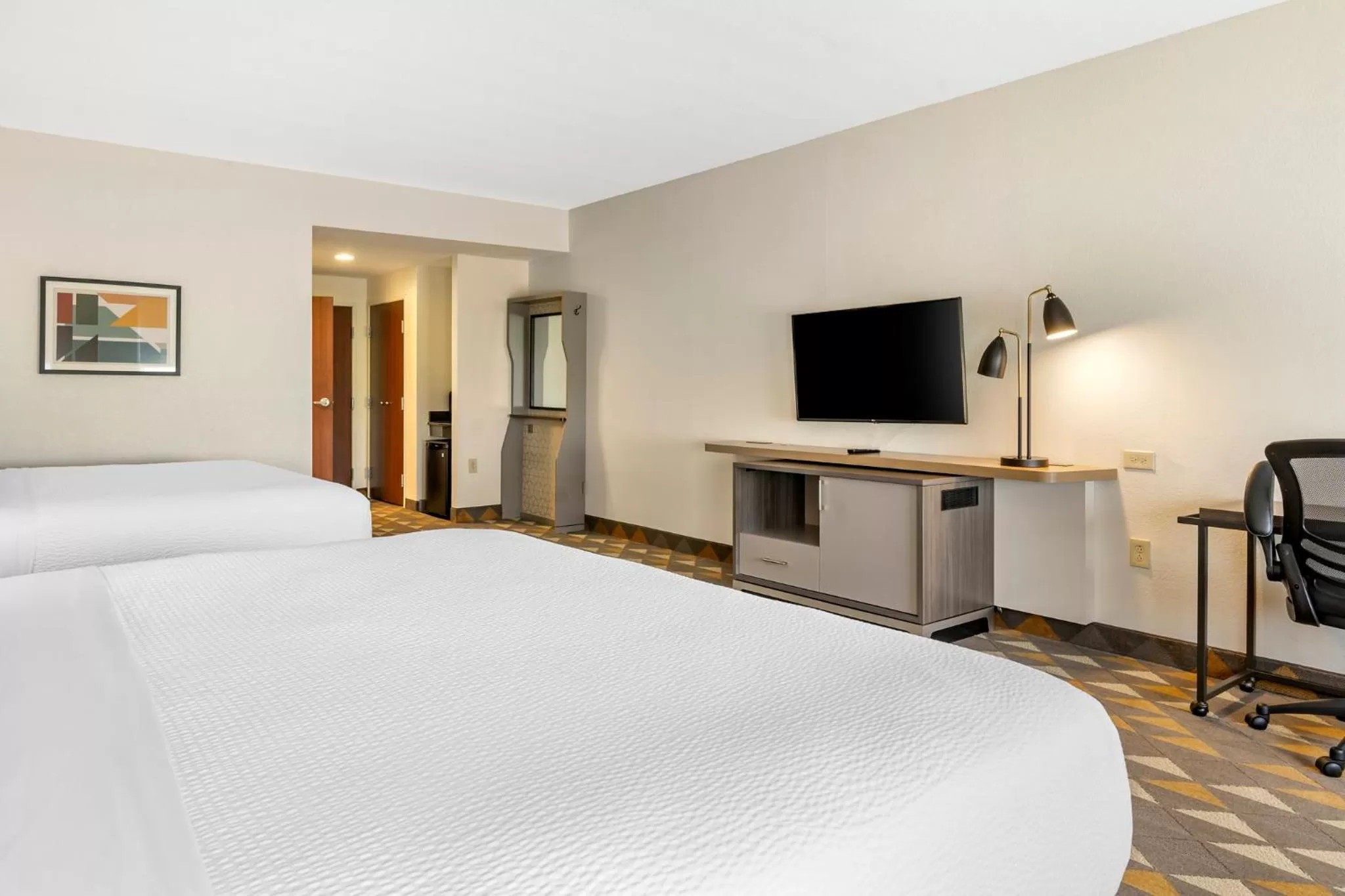 Photo of the whole room, Bed in Holiday Inn Louisville Airport South by IHG