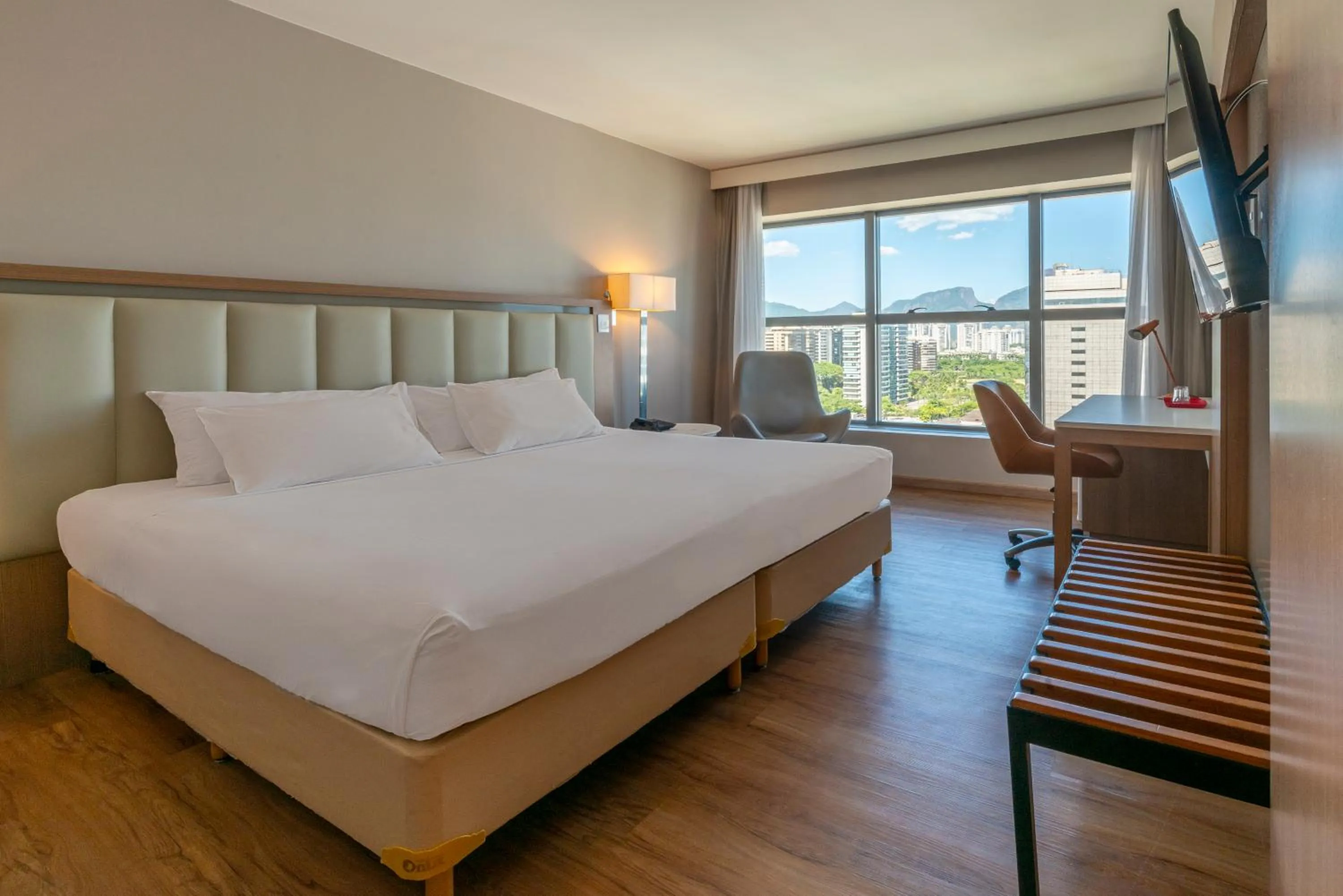 Bedroom, Bed in Laghetto Stilo Barra