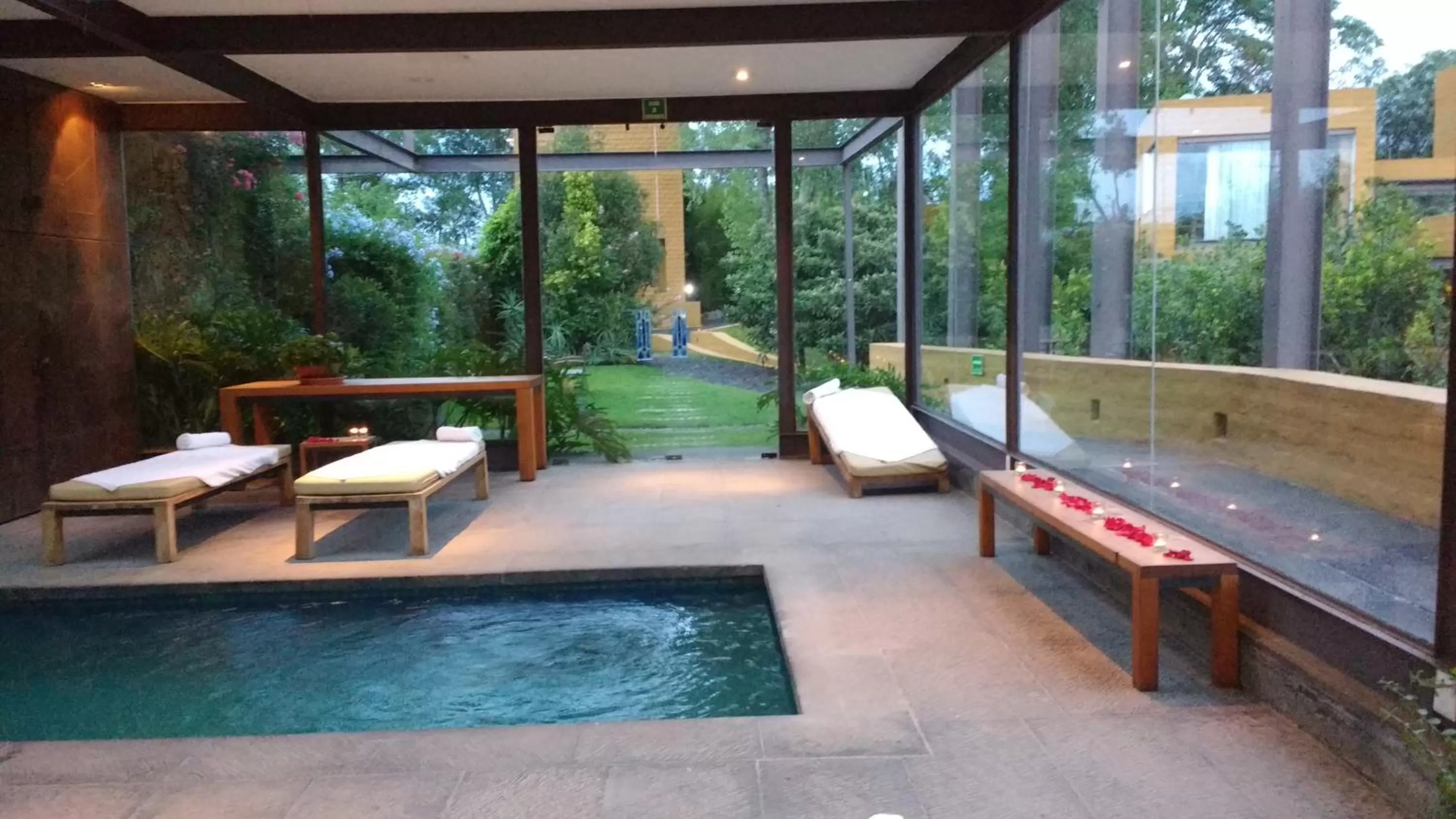 Swimming pool in Hotel Casa en el Campo