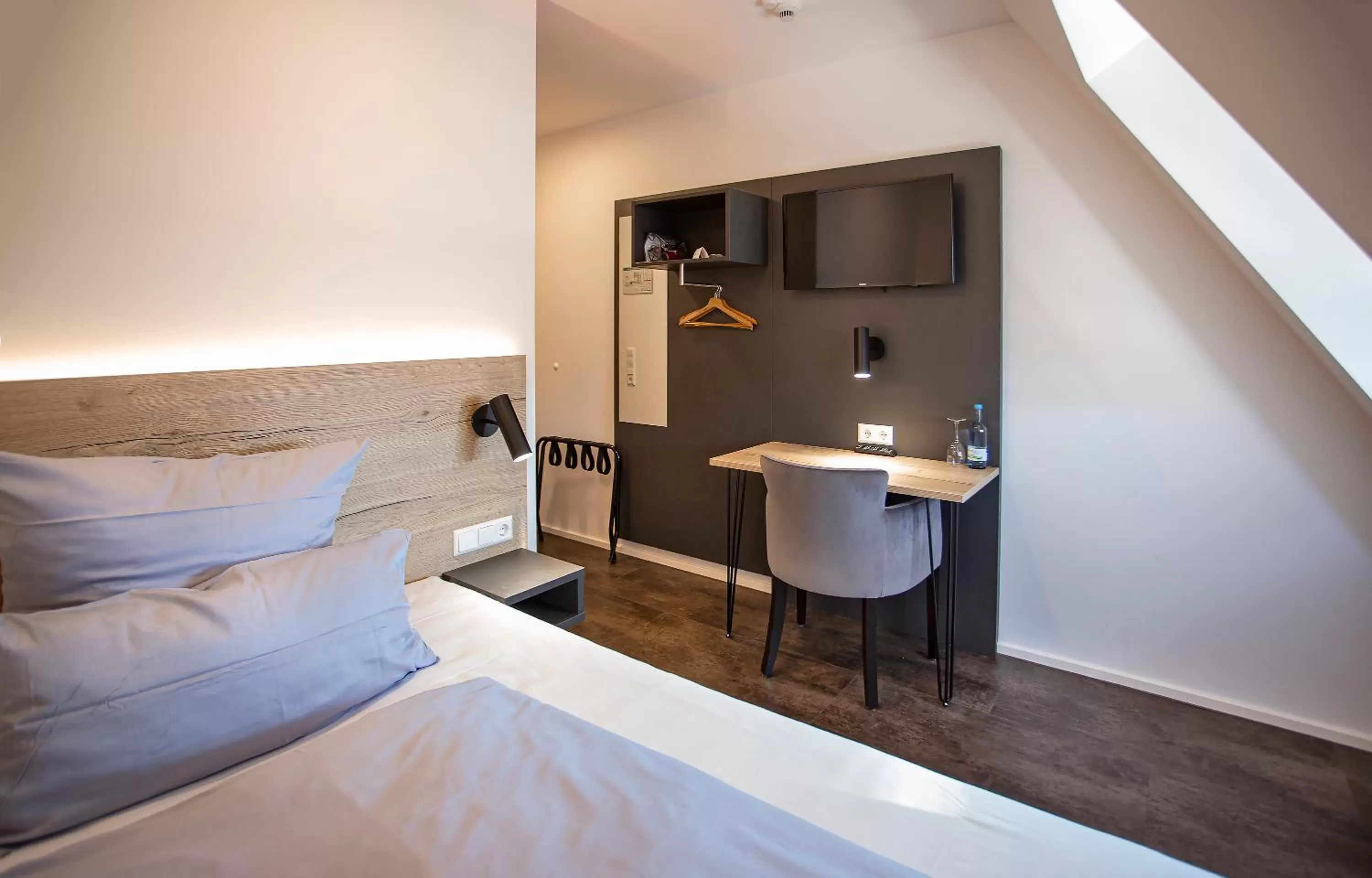 Photo of the whole room, Bed in Drexel`s Parkhotel am Schloss