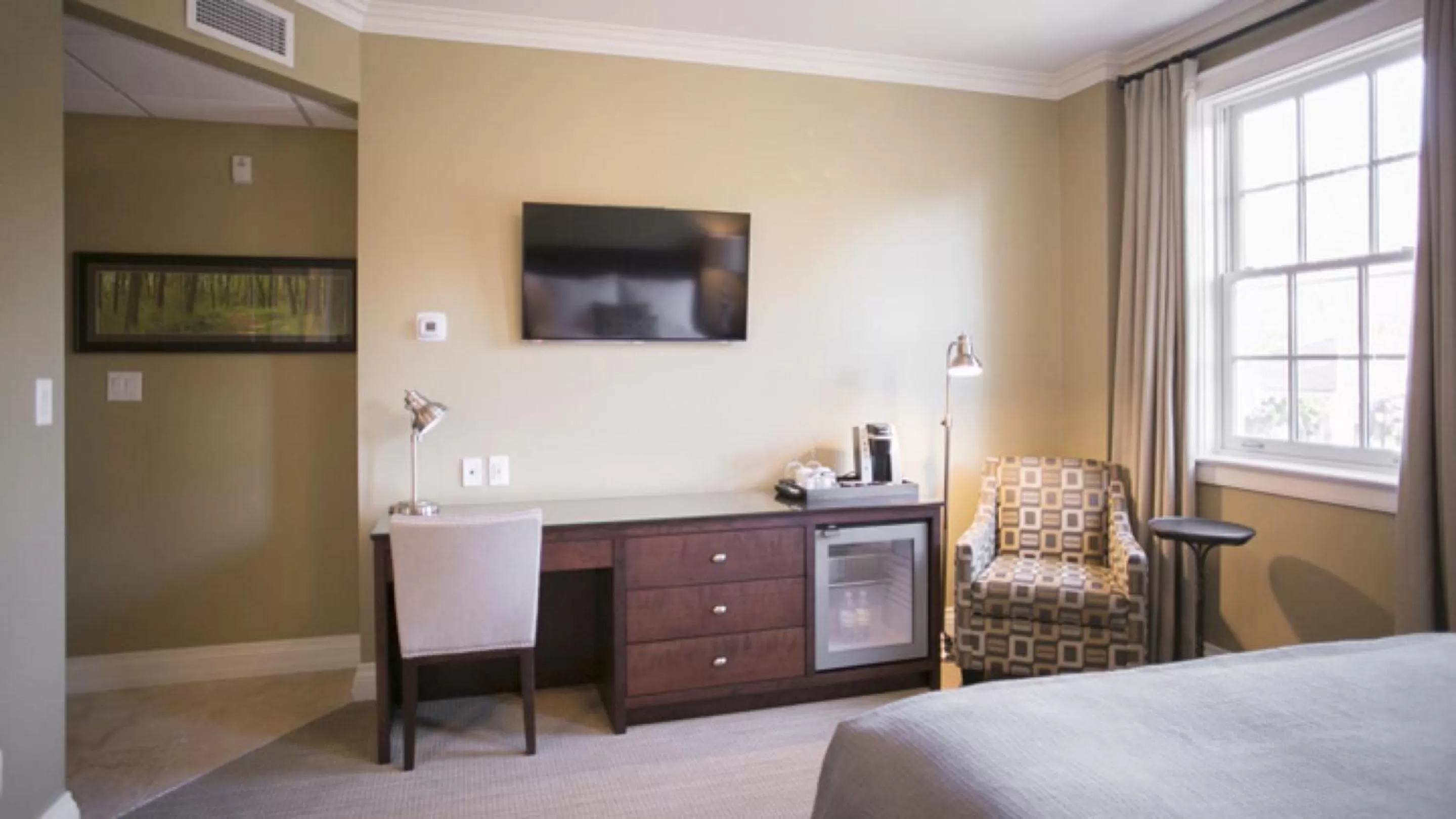 TV and multimedia, Bed in 124 on Queen Hotel & Spa