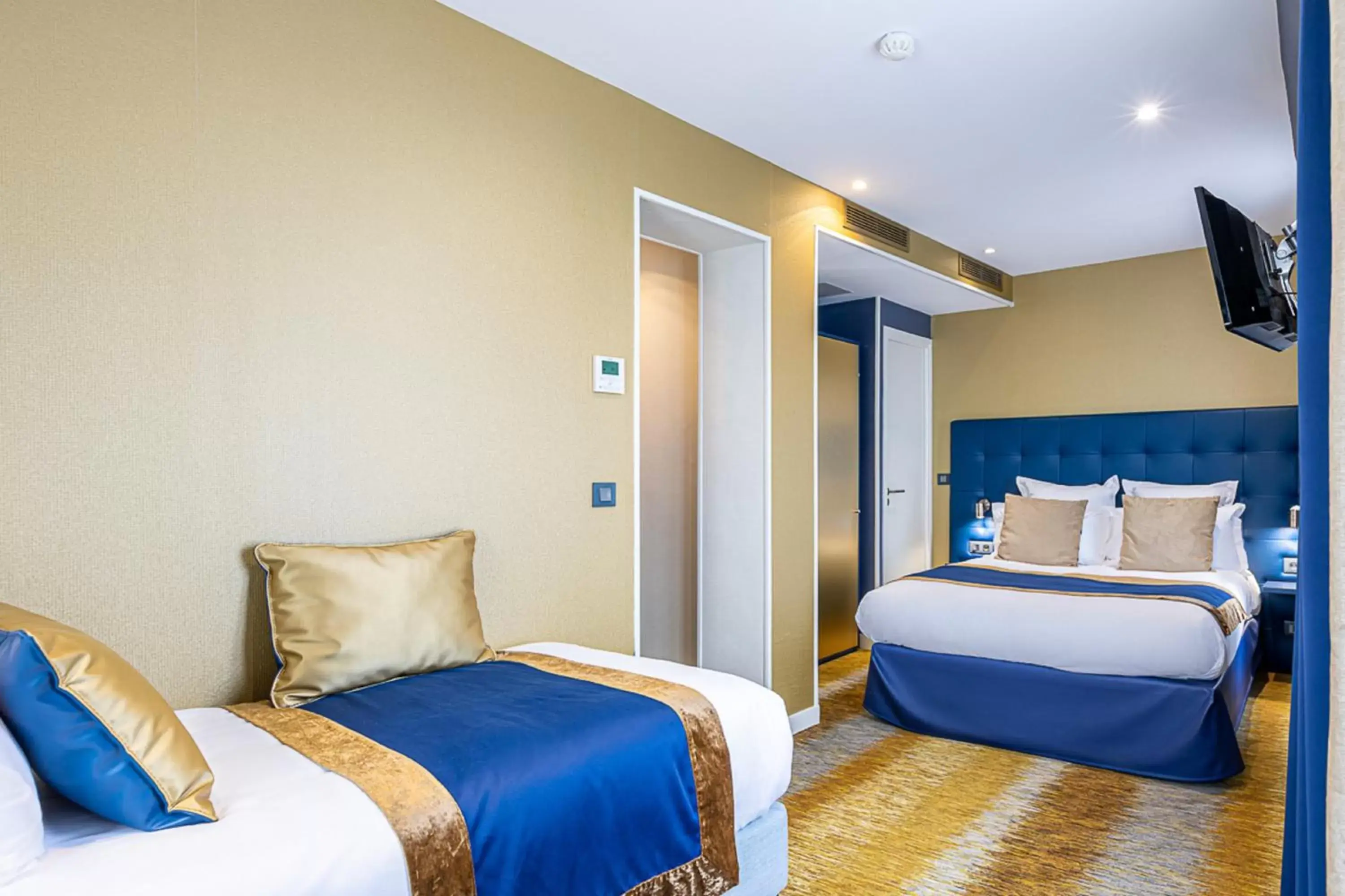 Superior Triple Room in Trianon Gare de Lyon Superior Triple Room in Trianon Gare de Lyon