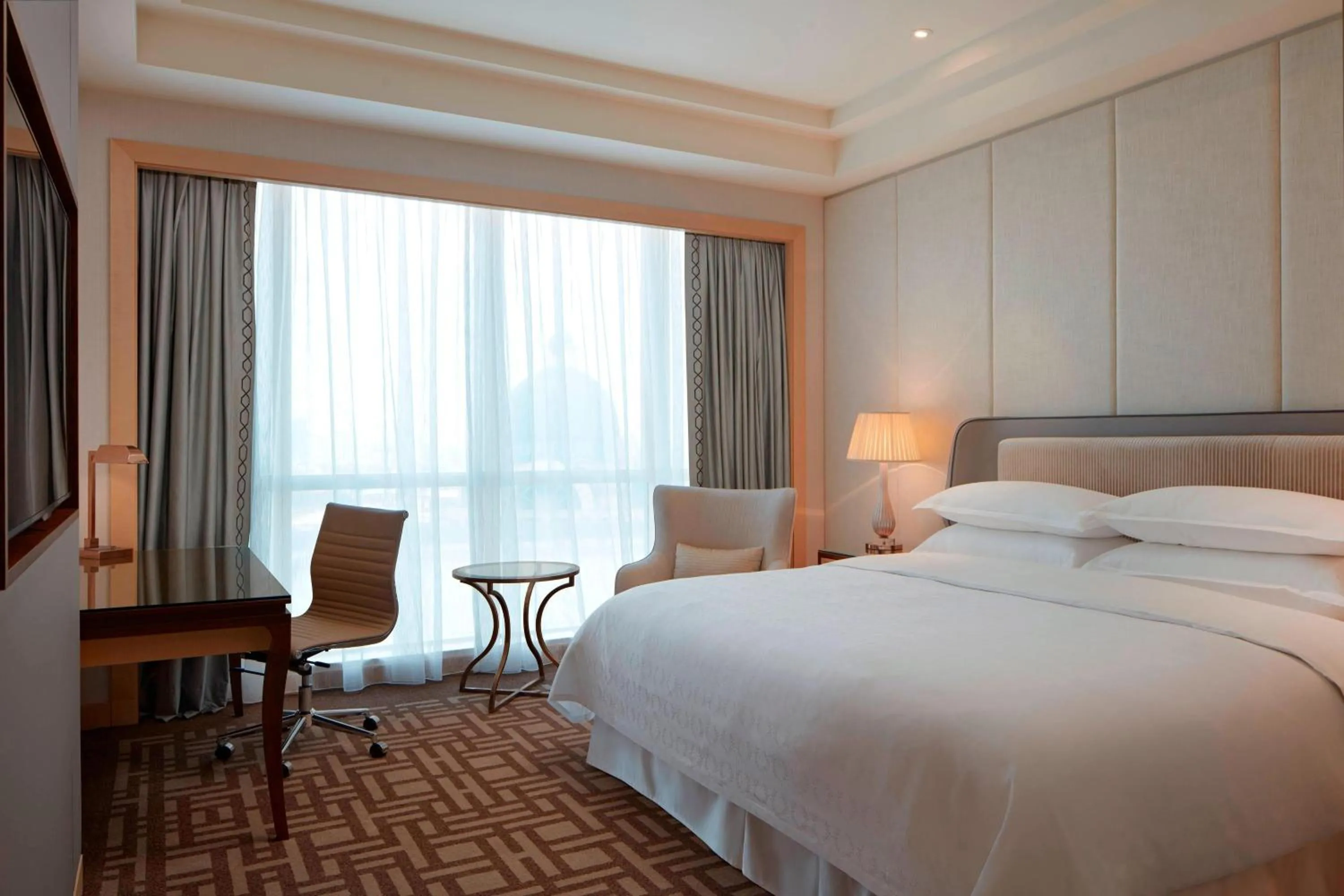 Photo of the whole room, Bed in Sheraton Petaling Jaya Hotel