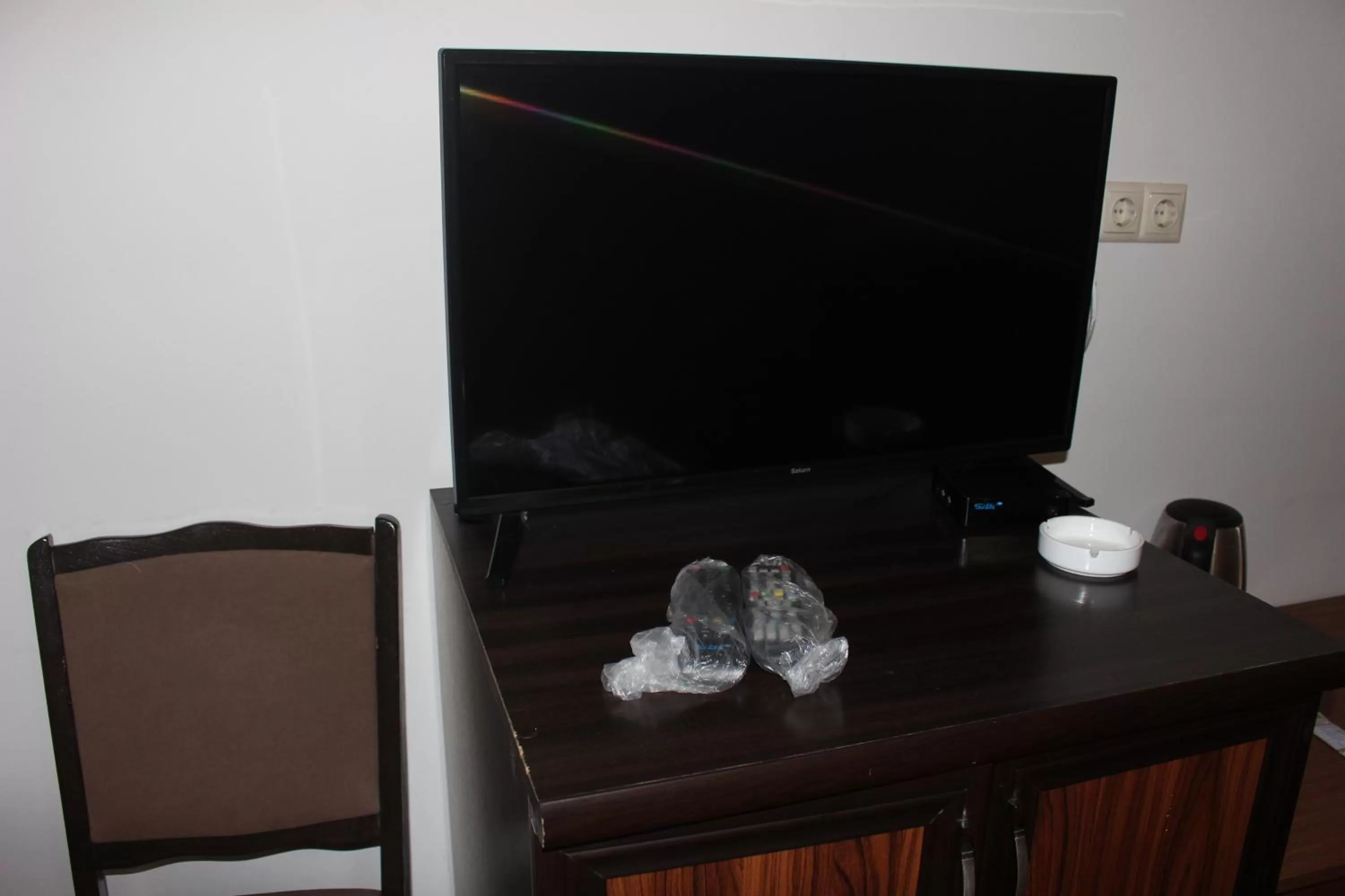 TV and multimedia, TV/Entertainment Center in CATTALEYA