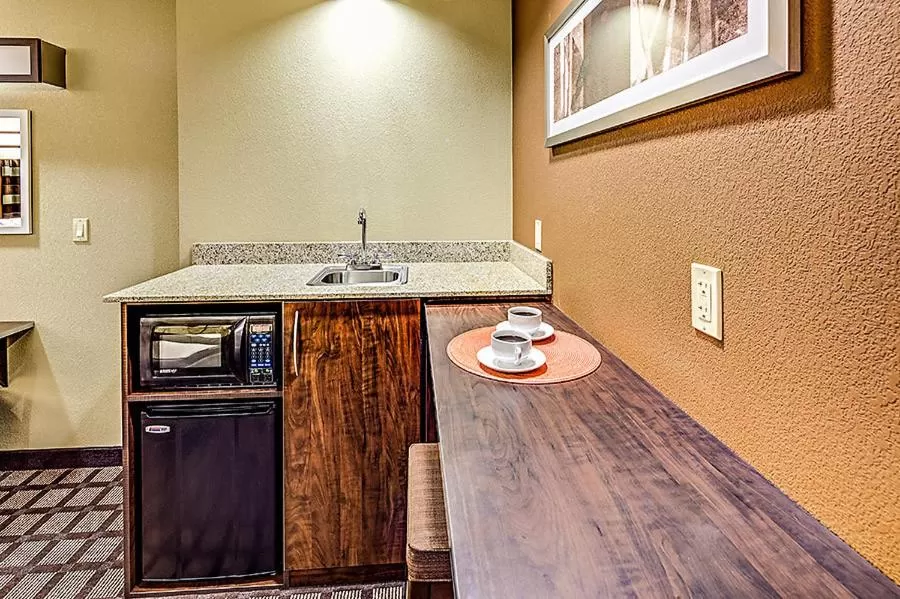 Coffee/tea facilities in Microtel Inn and Suites North Canton