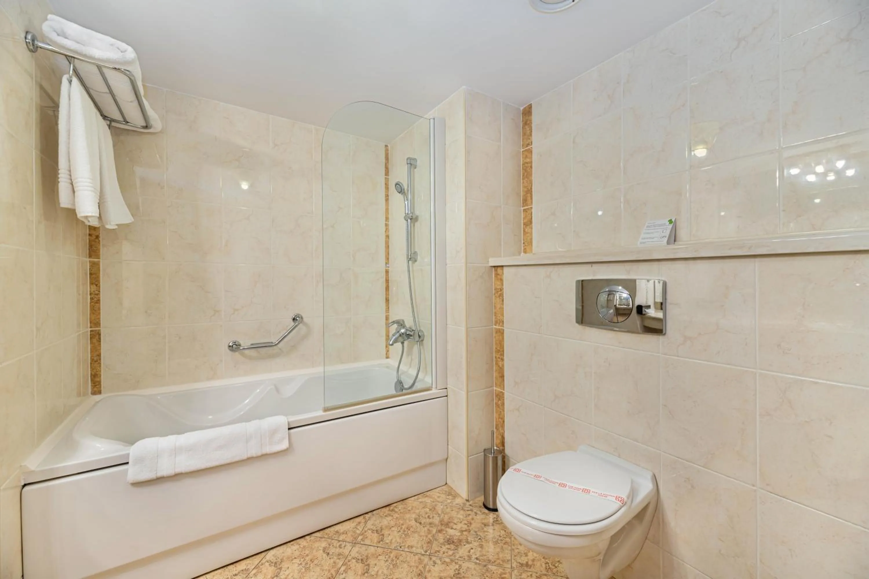 Bathroom in Hotel Aro Palace