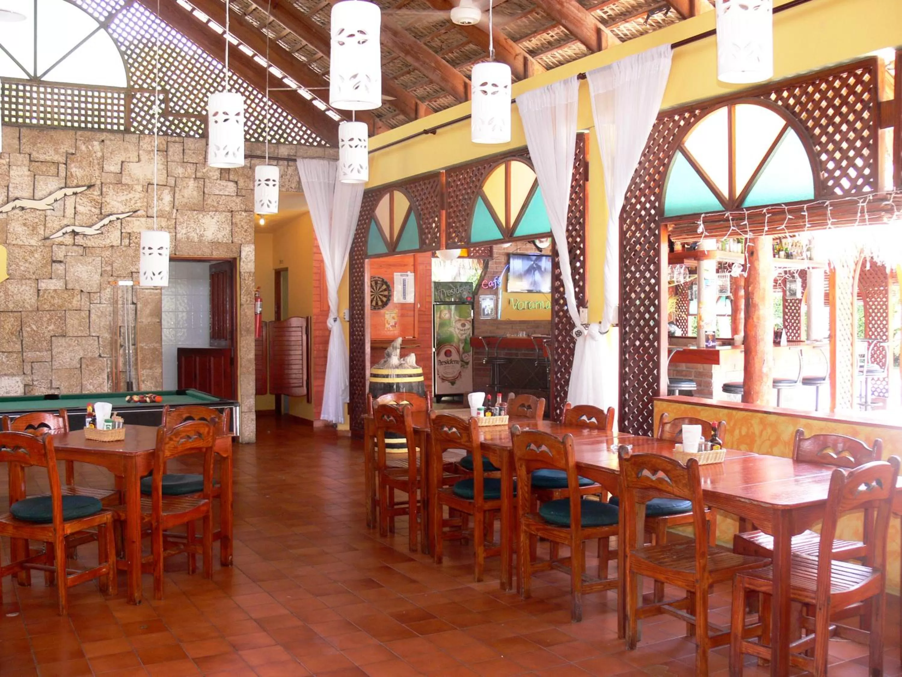 Restaurant/places to eat in Hotel Voramar