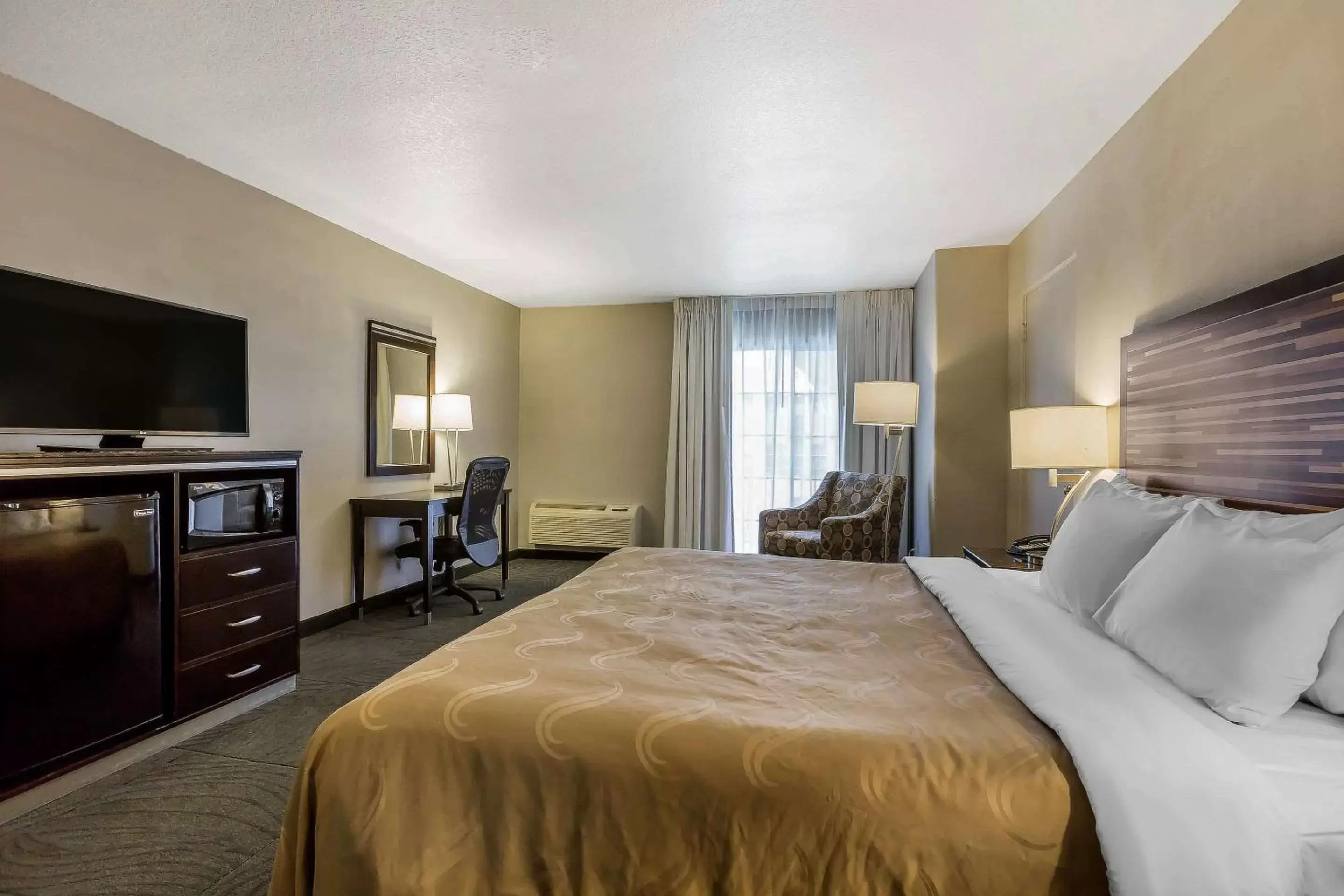 Deluxe Room, 1 King Bed with Sofa, Non Smoking in Quality Inn Fallbrook I-15 Deluxe Room, 1 King Bed with Sofa, Non Smoking in Quality Inn Fallbrook I-15