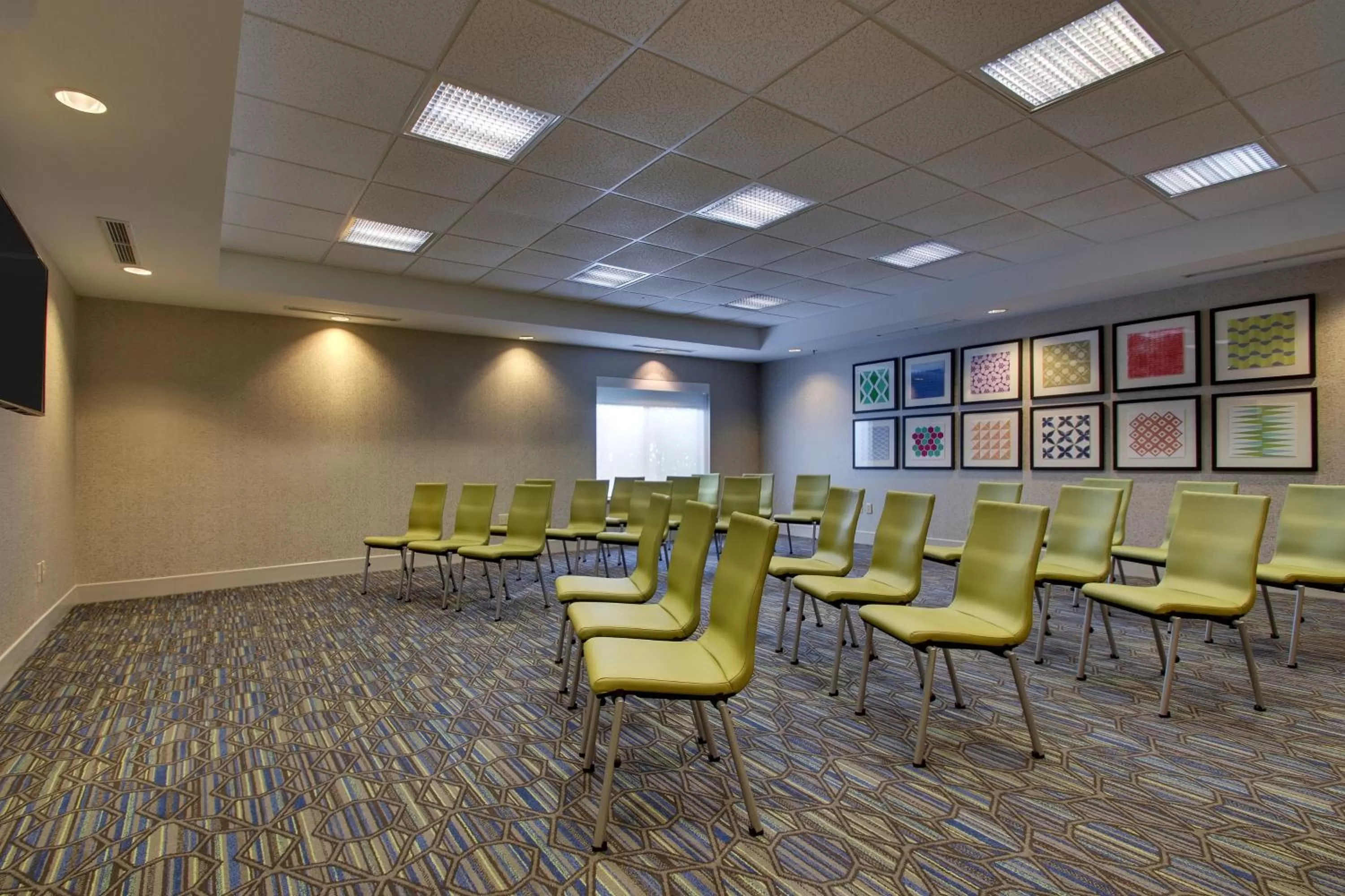 Meeting/conference room in Holiday Inn Express Hotel & Suites Morris by IHG