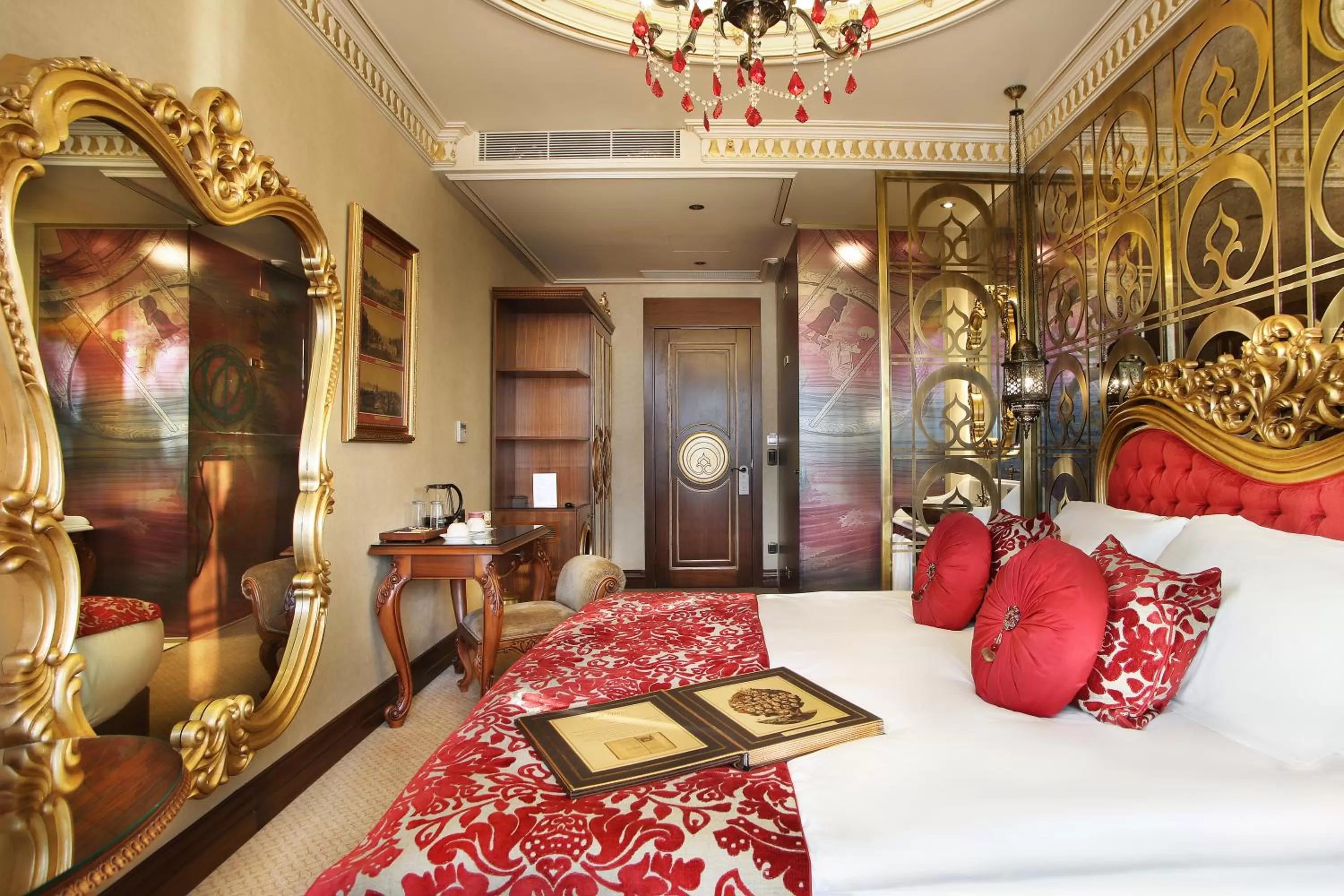 Photo of the whole room, Bed in Daru Sultan Hotels Galata