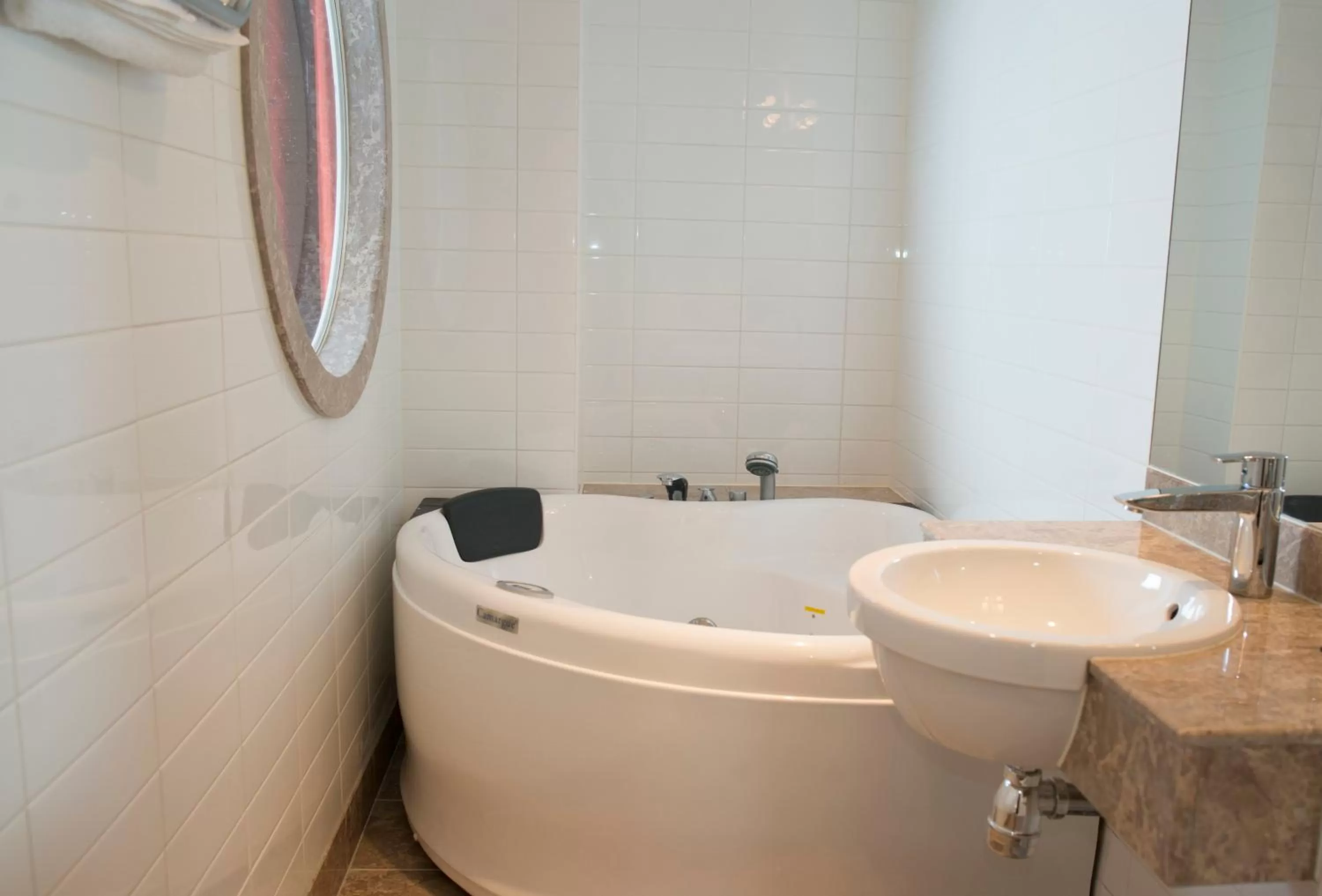 Hot Tub in Brommavik Hotel