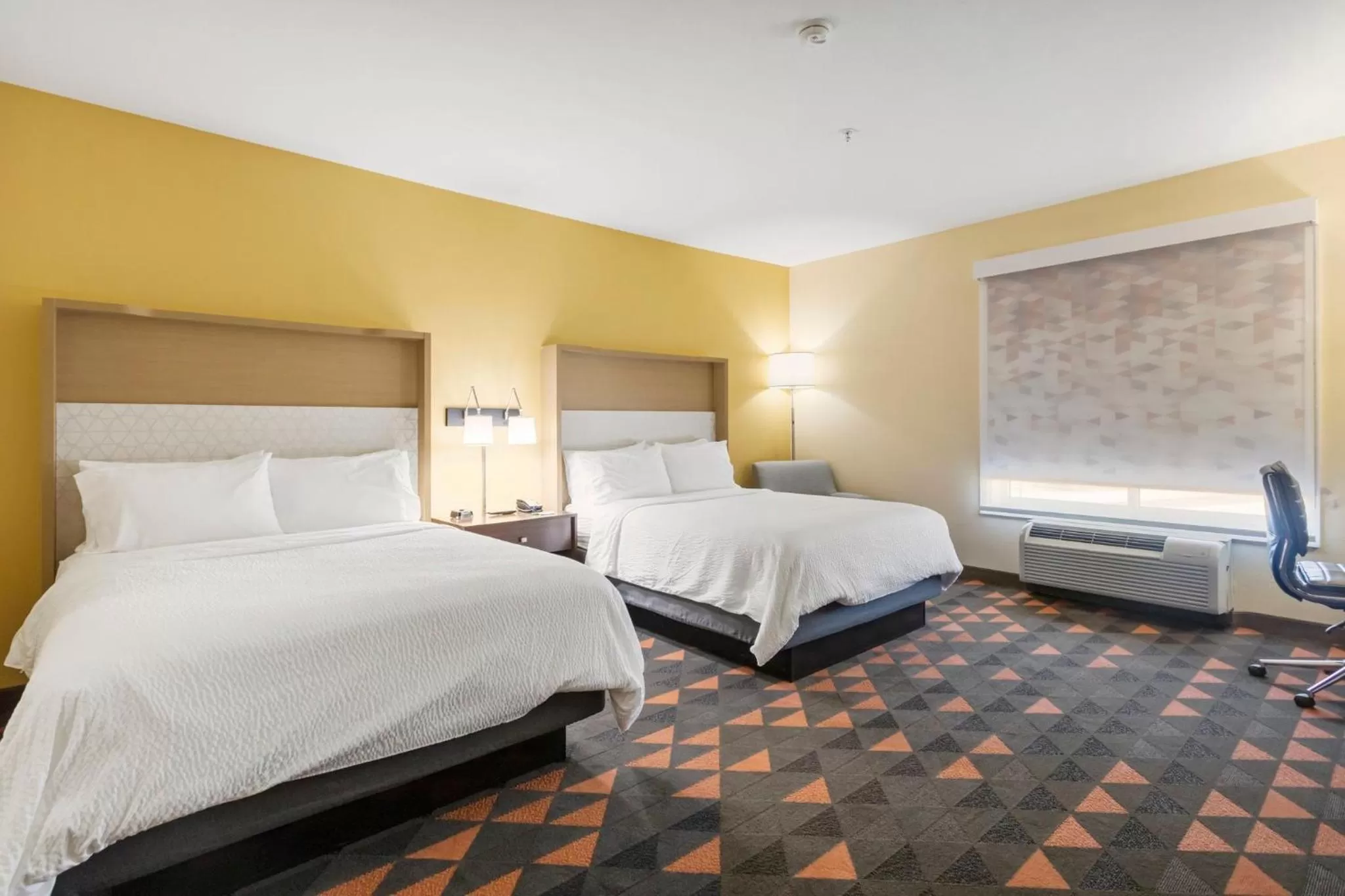 Photo of the whole room, Bed in Holiday Inn Hotel & Suites Waco Northwest by IHG