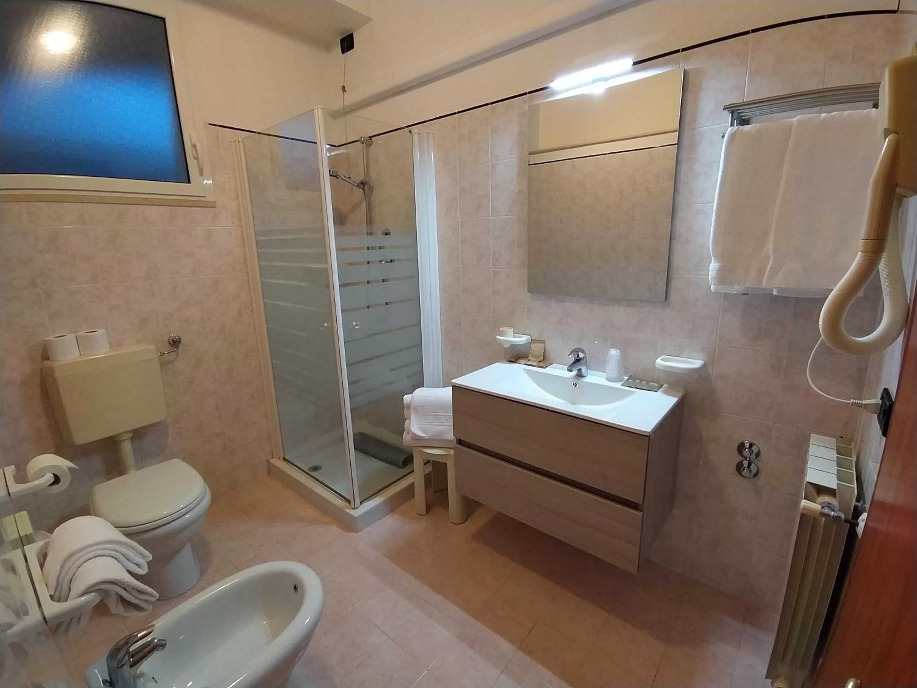 Shower in Hotel Monica