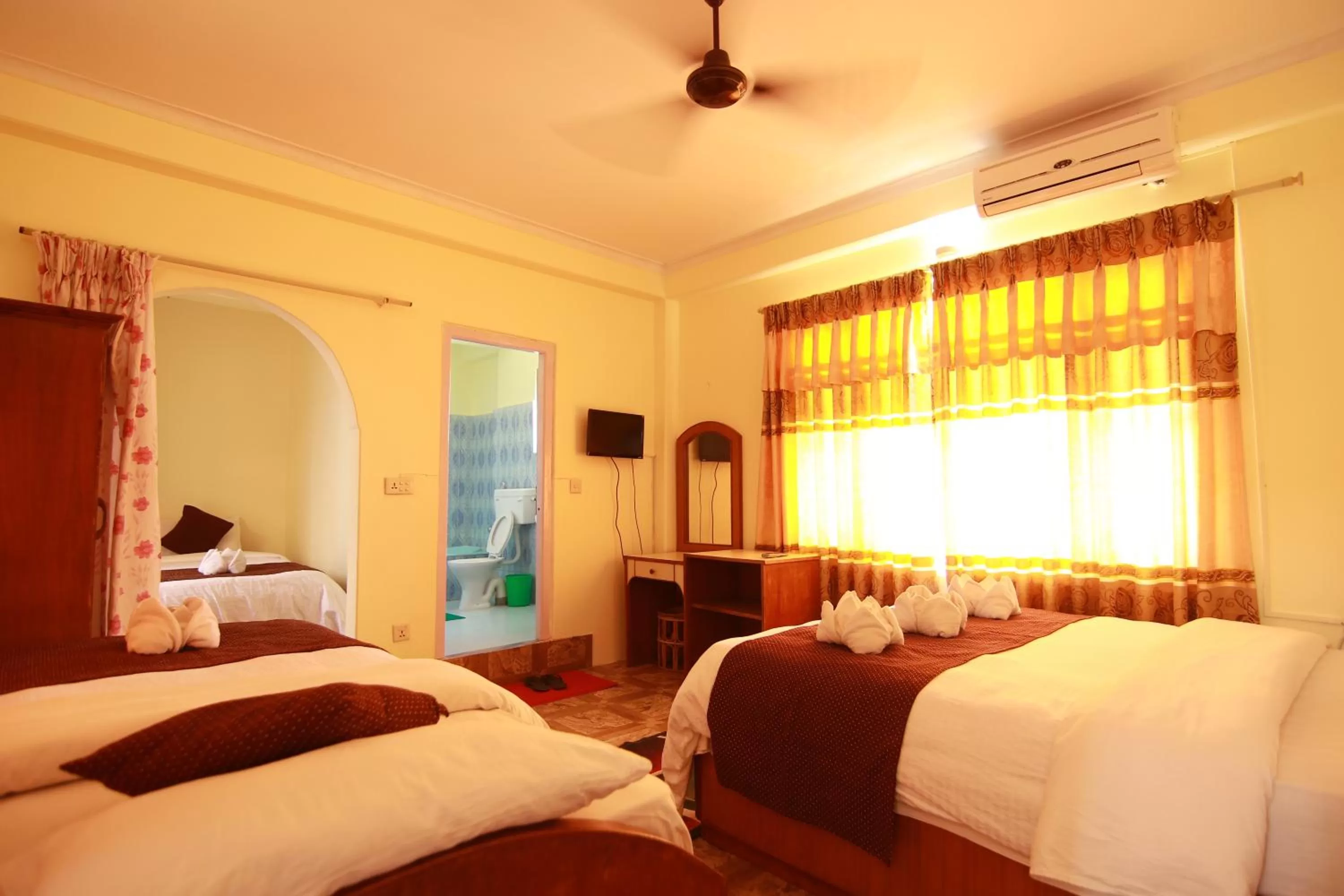 Bed in Hotel Himalayan Inn