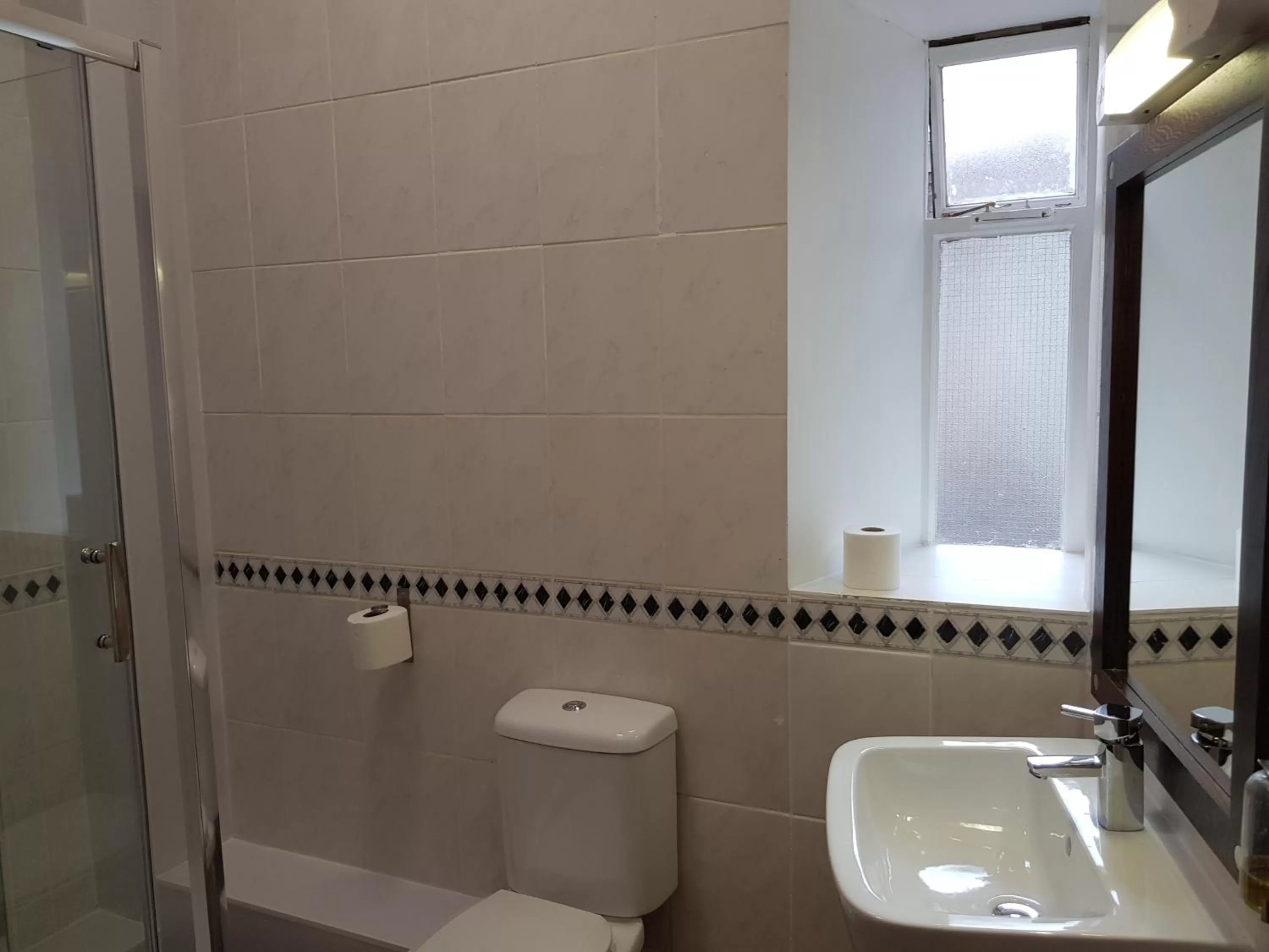 Shower in Aberdeen House