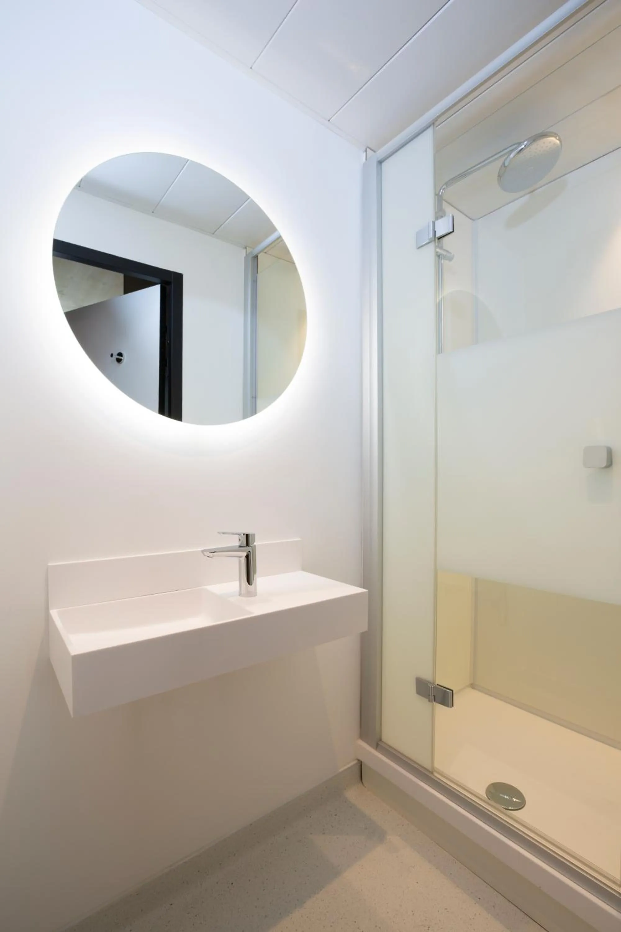 Bathroom in JO&JOE Paris - Nation