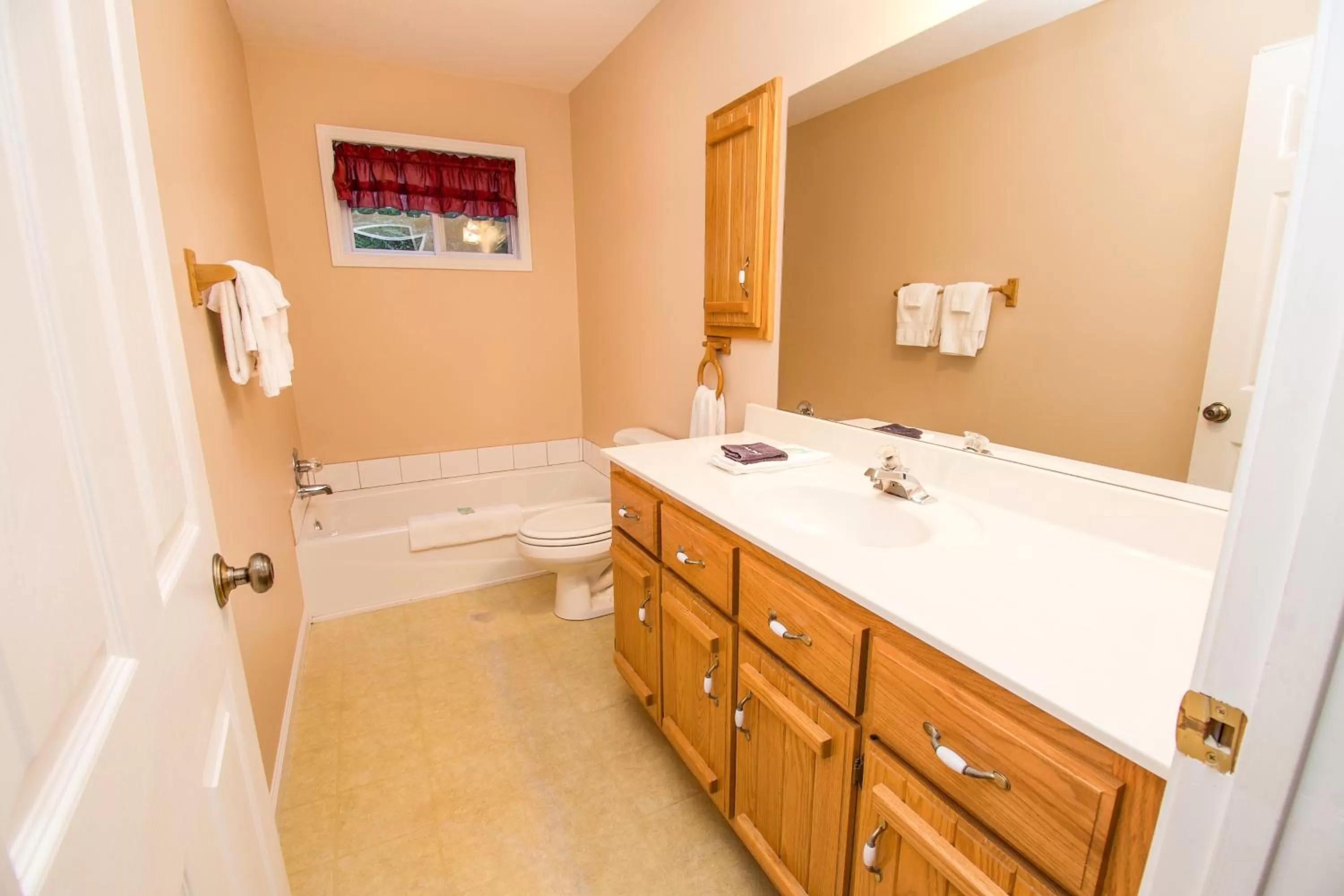 Bathroom in Paradise Hills, Winery Resort & Spa