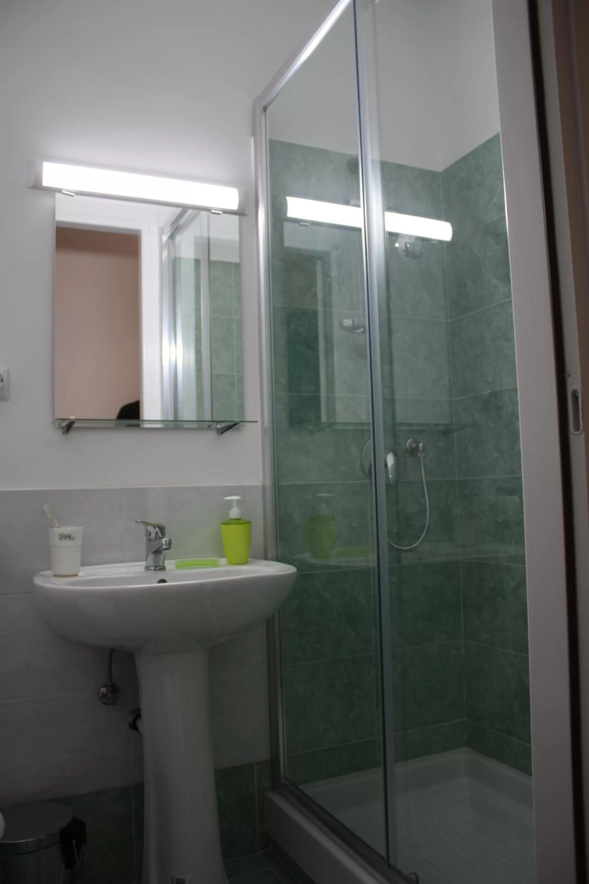 Bathroom in Tra L'Etna E Il Mare B&B