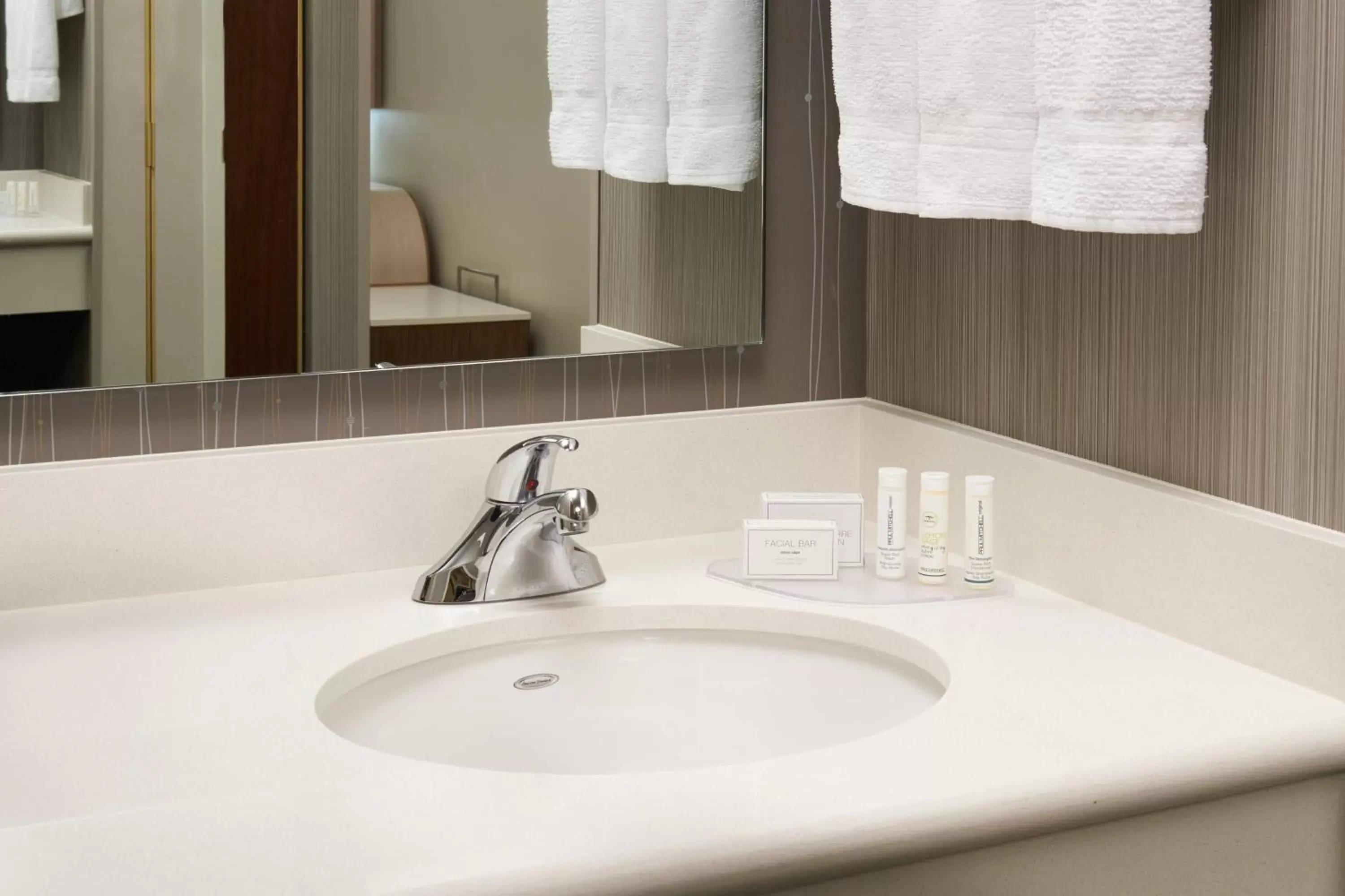 King Room with Sofa Bed and Adapted Tub - Mobility Accessible in Courtyard Cincinnati Covington King Room with Sofa Bed and Adapted Tub - Mobility Accessible in Courtyard Cincinnati Covington