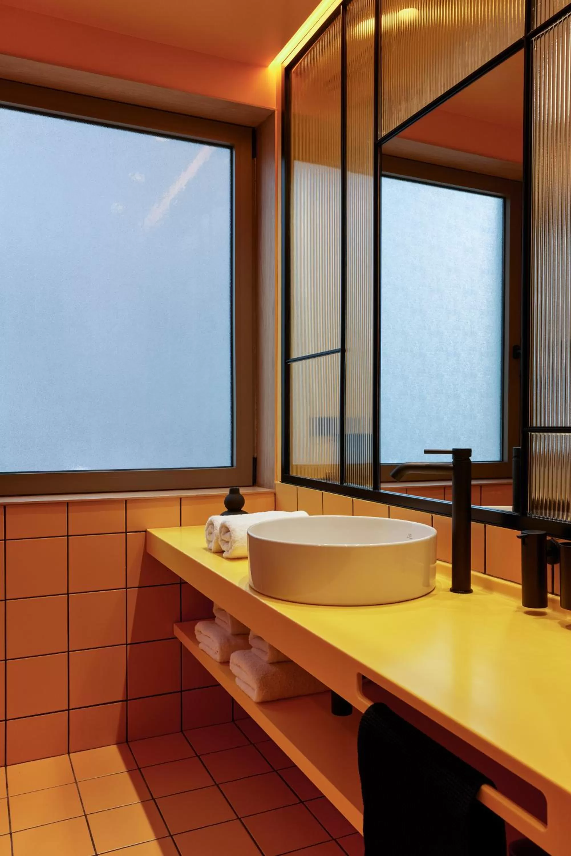 DWELL - Elegant City Stay