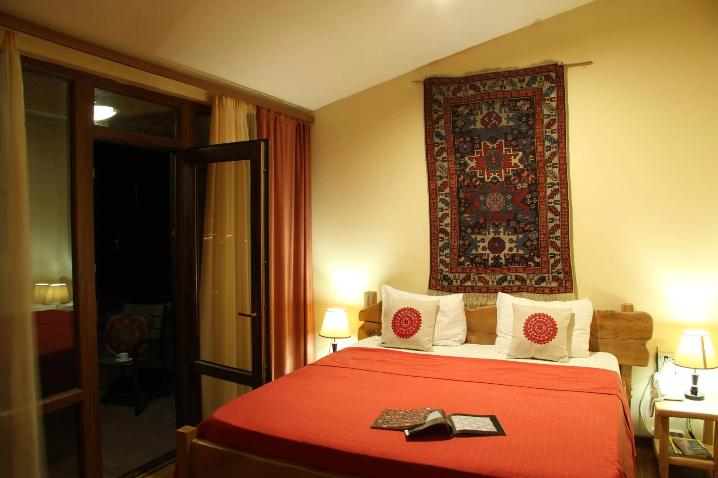 Balcony/Terrace, Bed in Silk Road Hotel